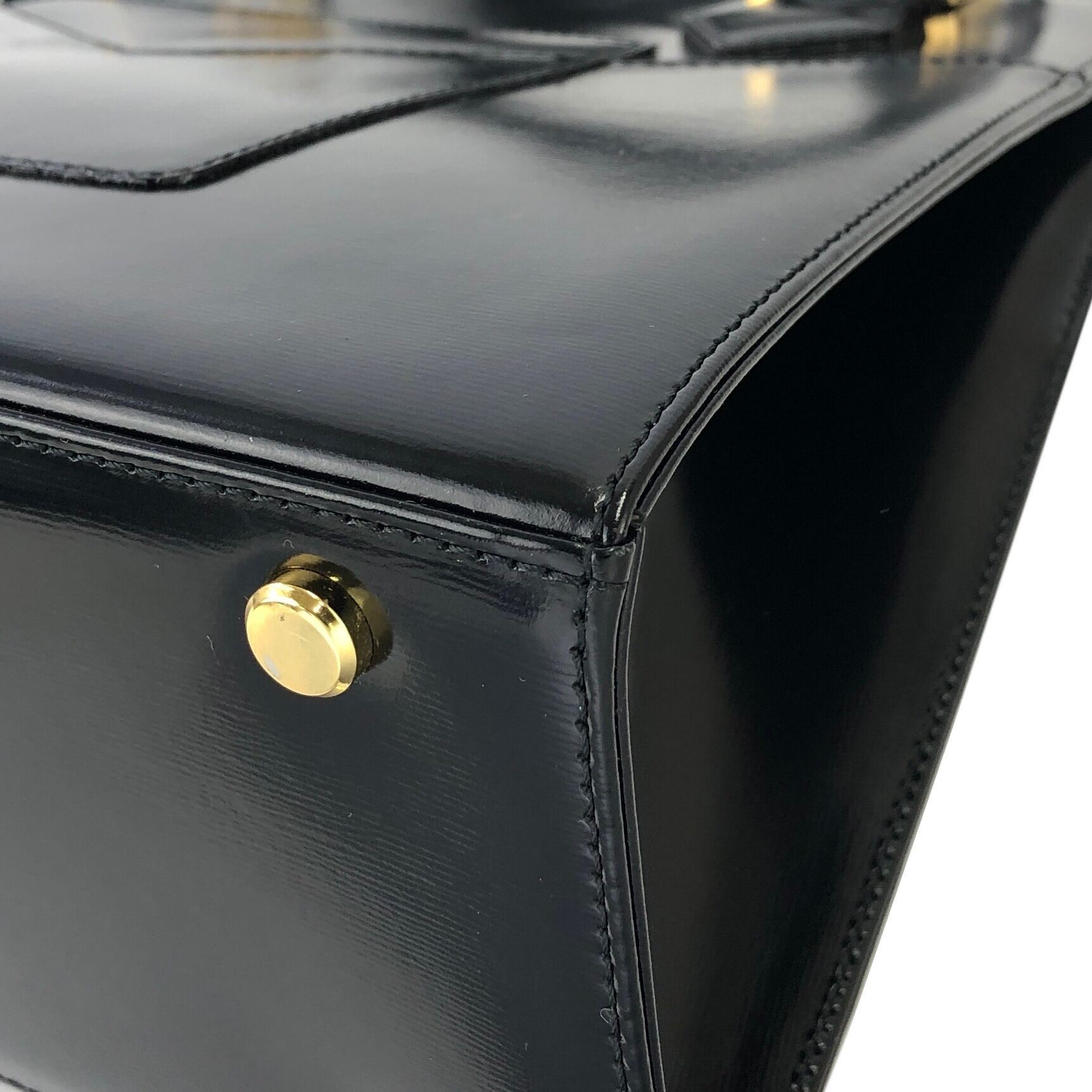 Yves Saint Laurent イヴ ・サンローラン YSLチャーム カサンドラ