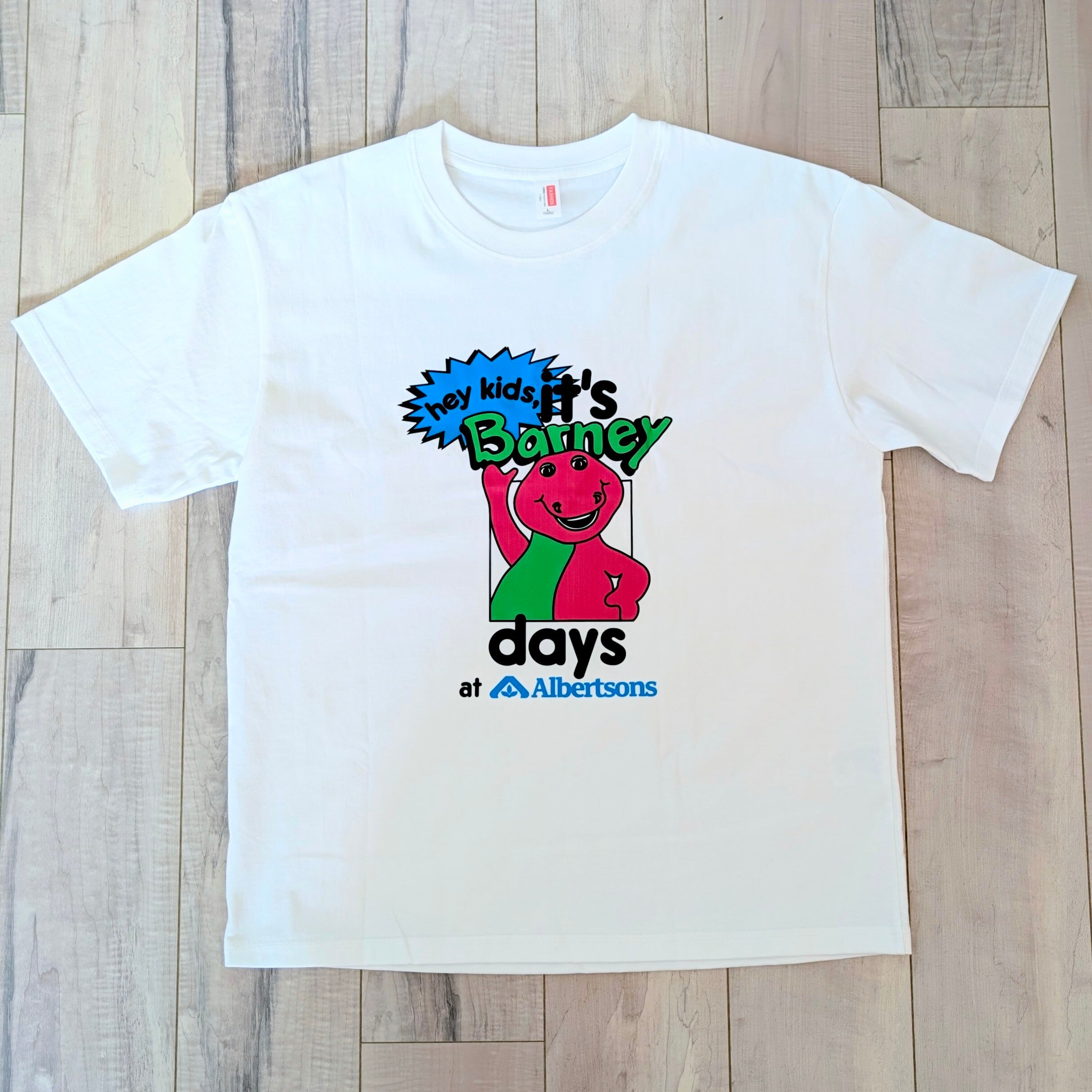 【 Barney & Friends ( バーニー&フレンズ ) 】「Albertsons」販促イベントデザイン Tシャツ / バーニー〚アメリカン雑貨 アメトイ〛
