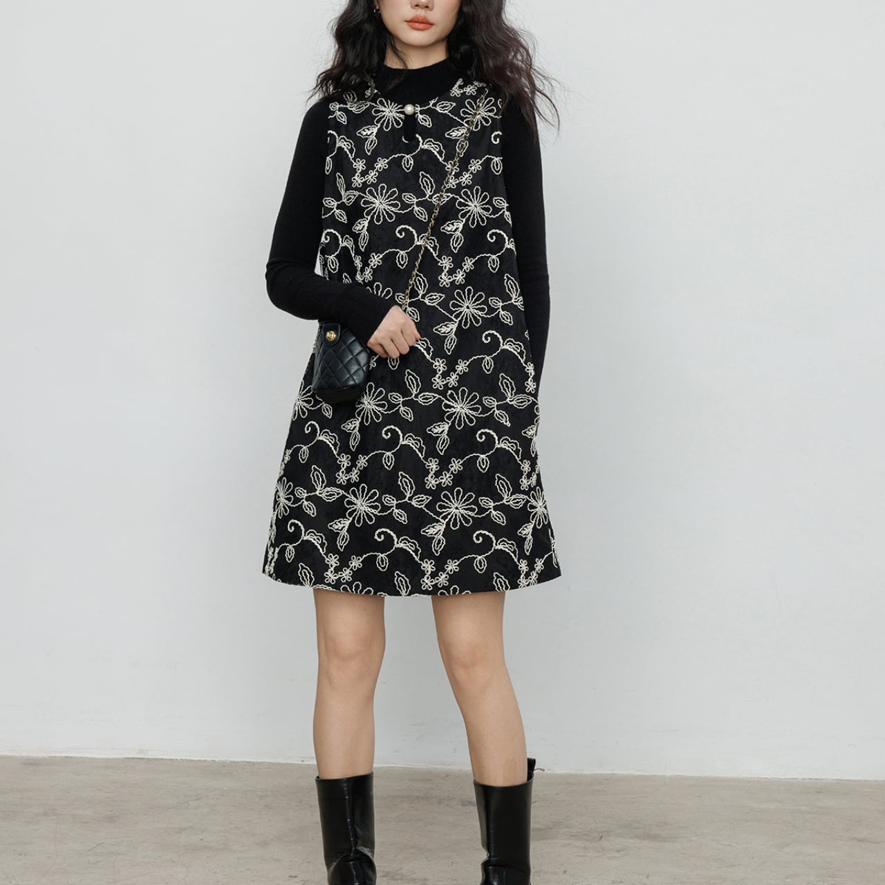 Floral embroidered sleeveless vest dress S504