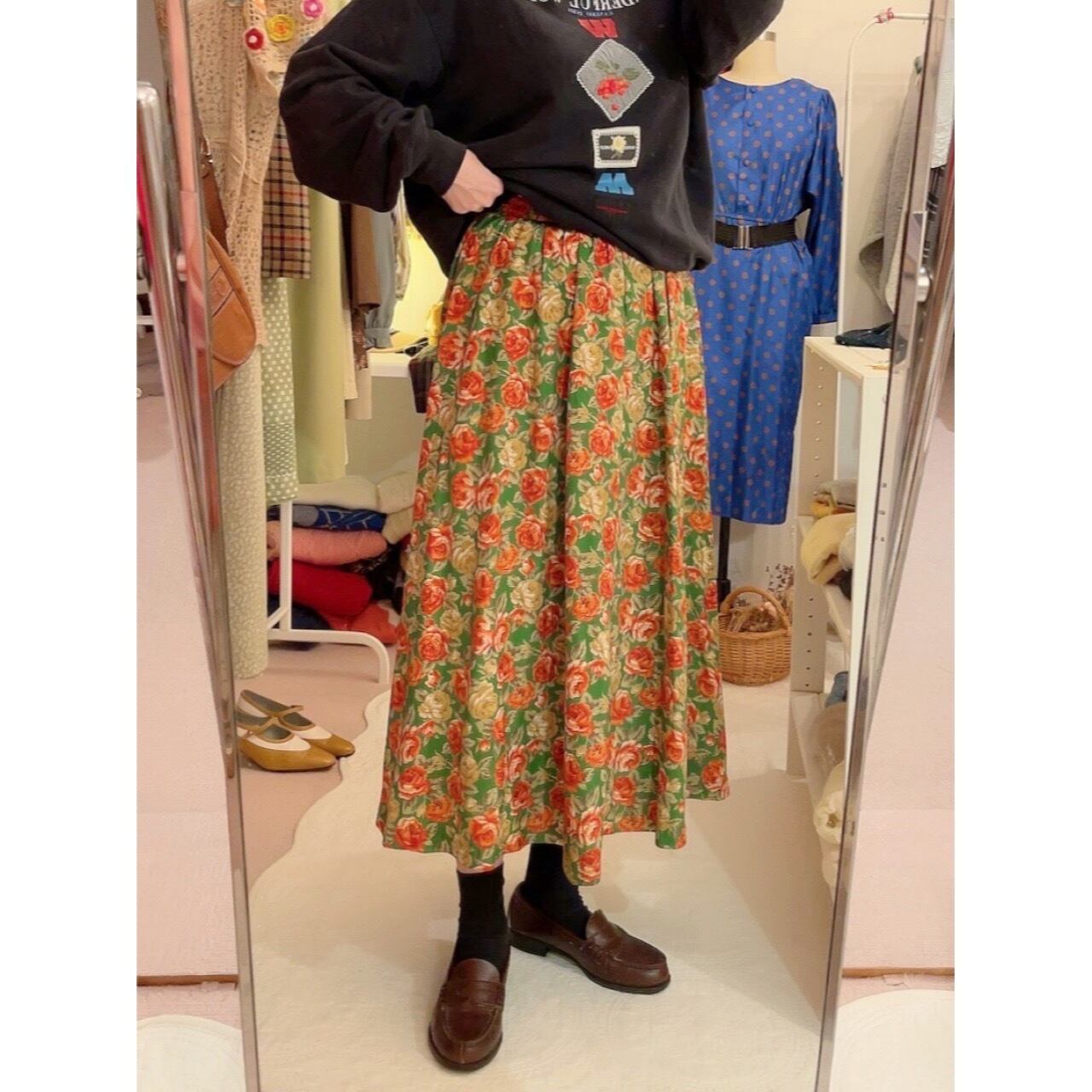 antique red rose green flare skirt