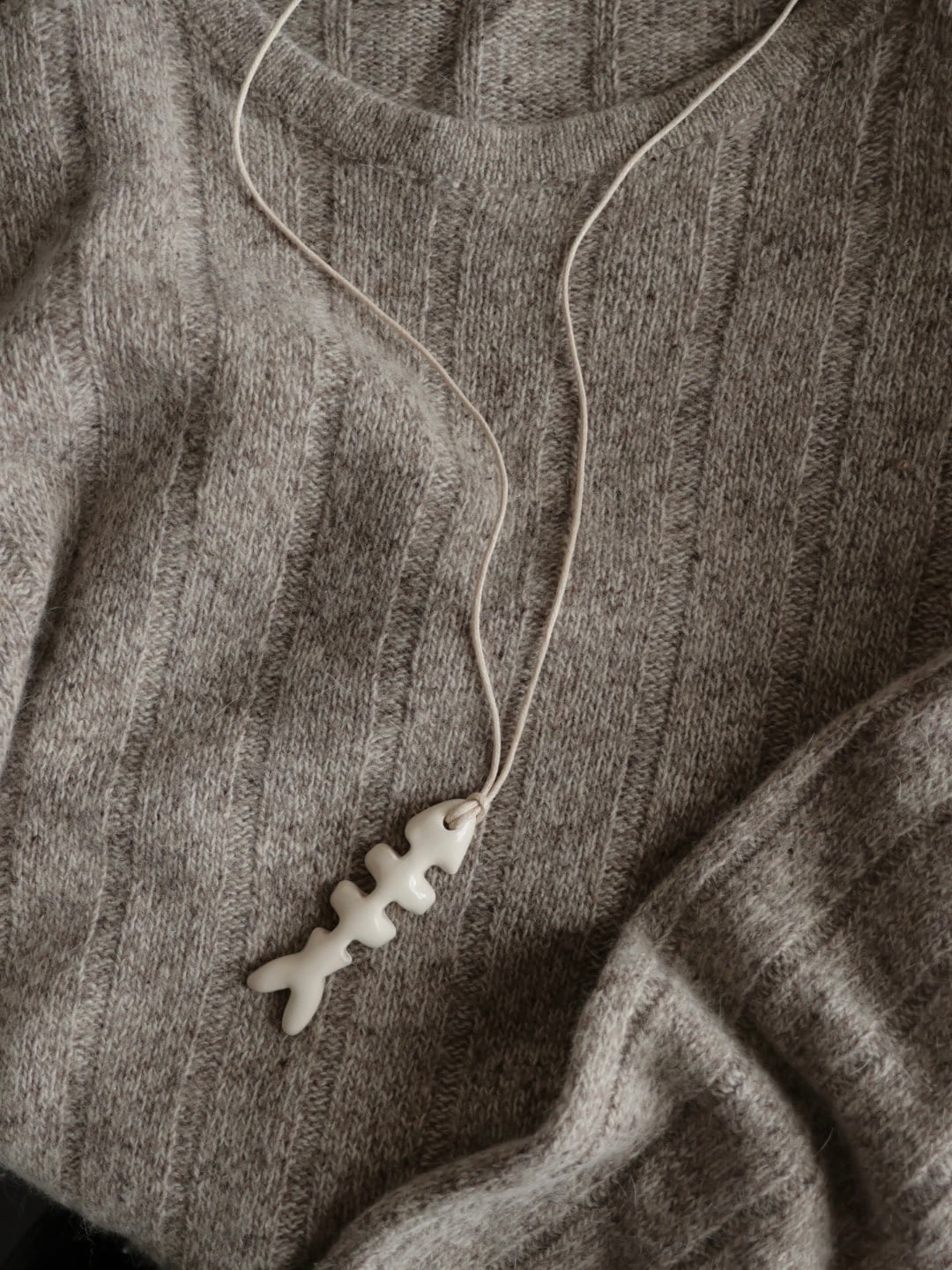 <select>pottery pendant / fishbone