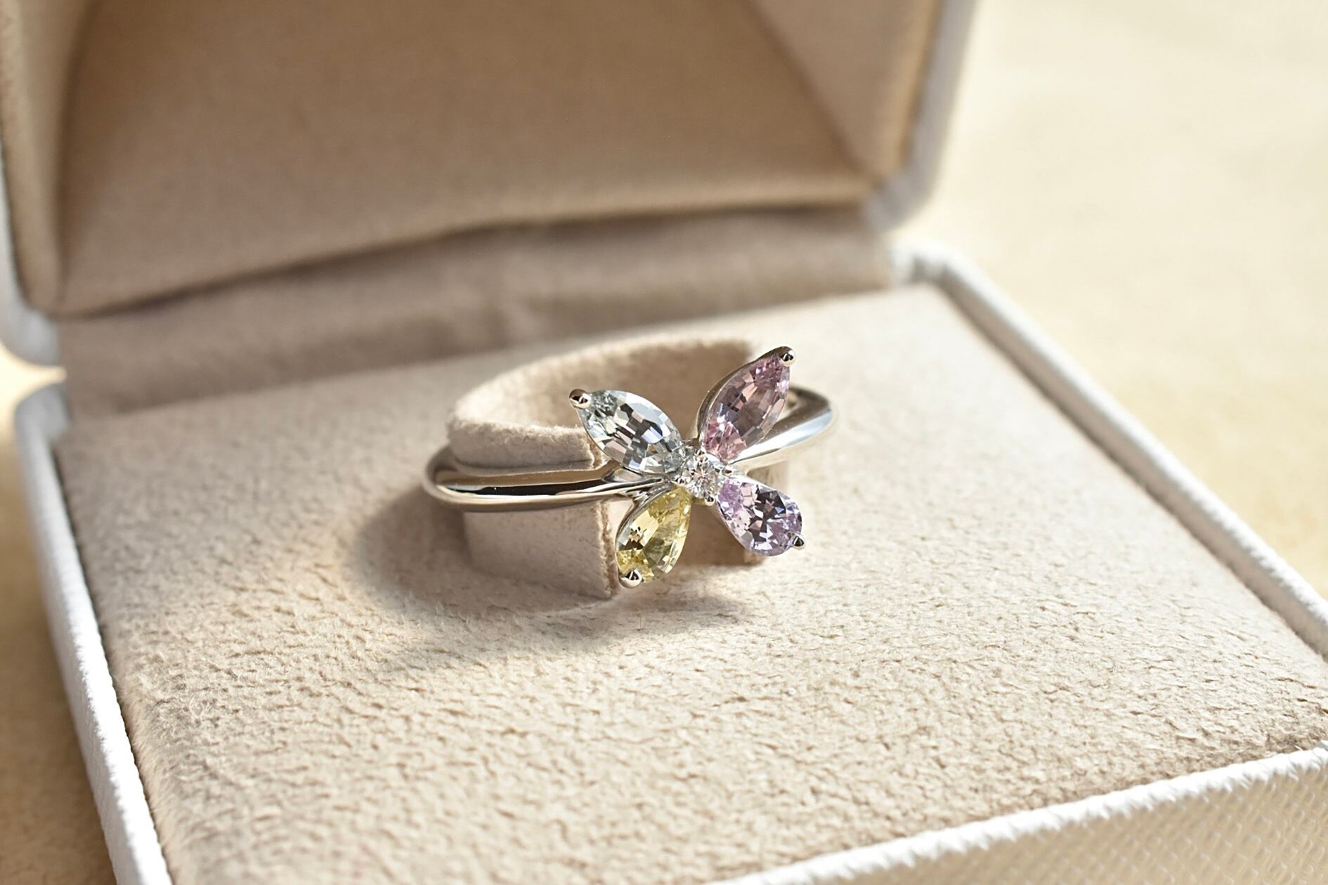 『Butterfly』ファンシー サファイア リング 0.93ct / PT900