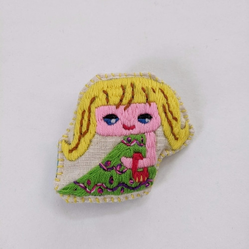 チェンマイ　手刺繍のブローチ　女の子編　②