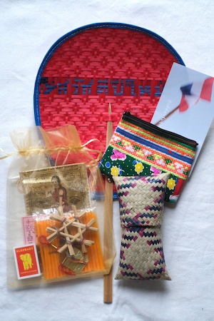 全寄付対象：OMAMORI SET / RED