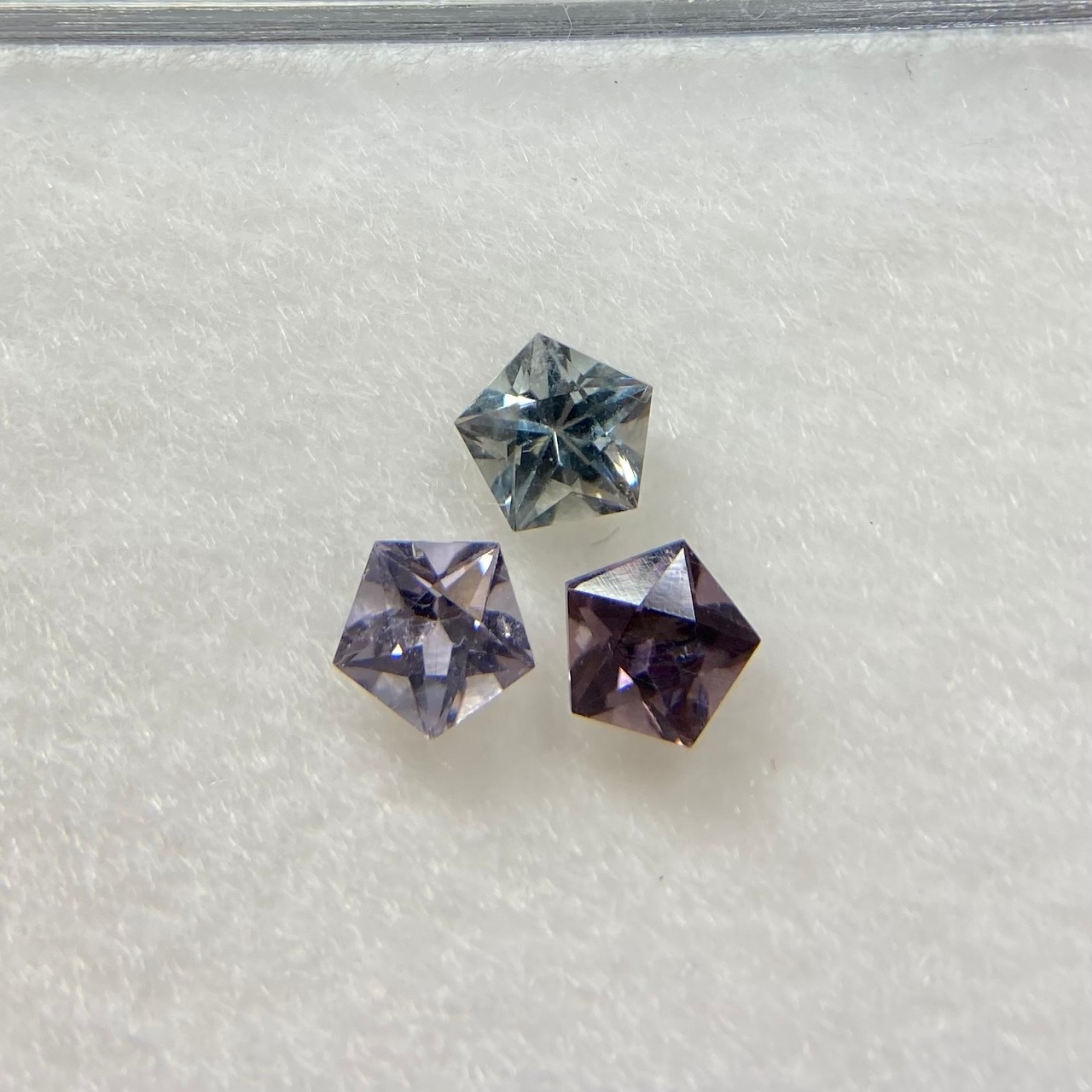 【抽選販売】スピネル 星のブローチ 3点セット　約3.5mm No.3-8