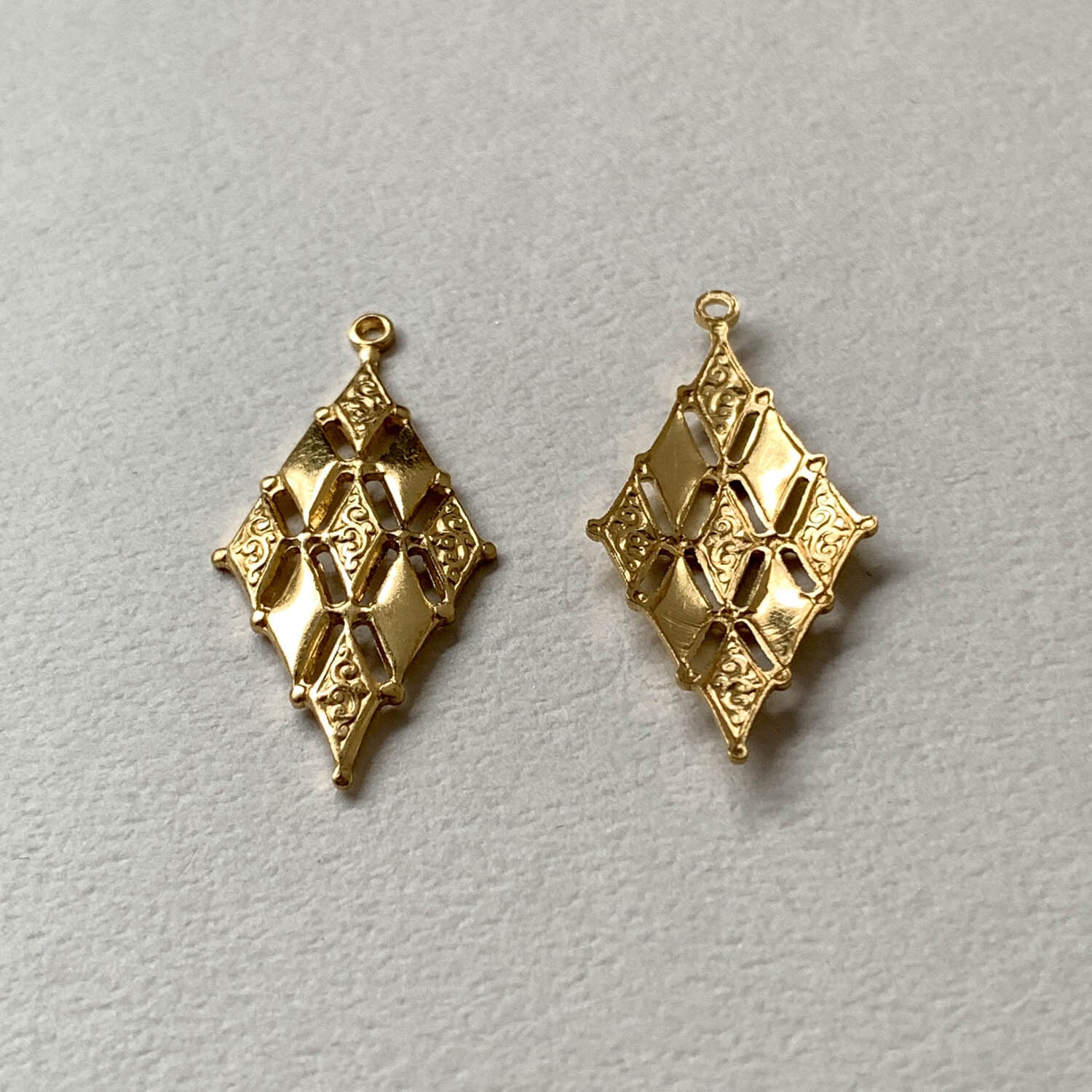 K18ひし形デザインゴールドチャーム　2405K2504 0b7f7359440d736a79abad27bfda92