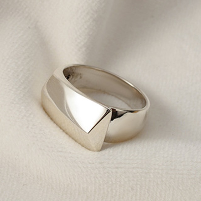 Curve Ring