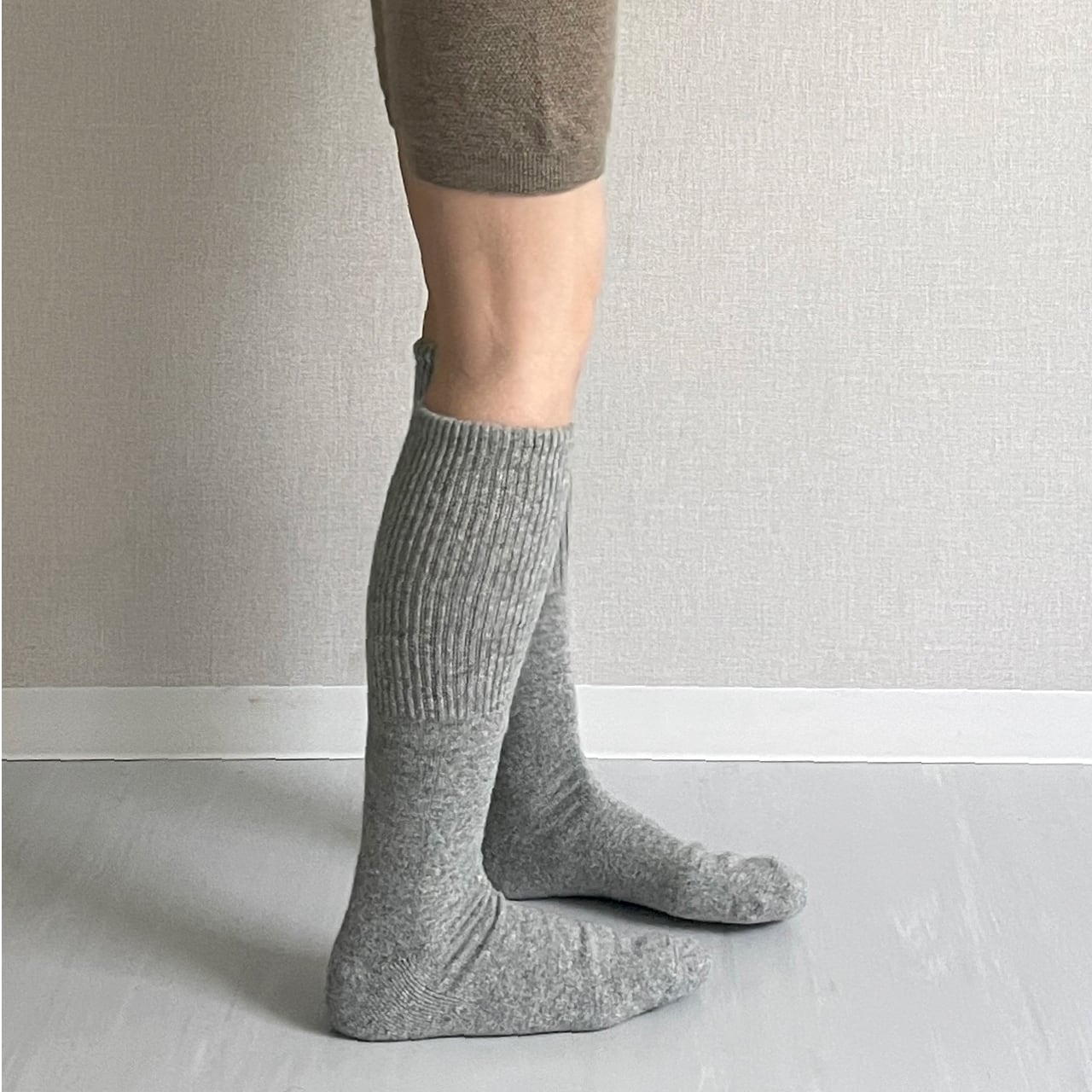 ウールのハイソックス／毛100％タイプ｜グレー | 空飛ぶ羊 BASE