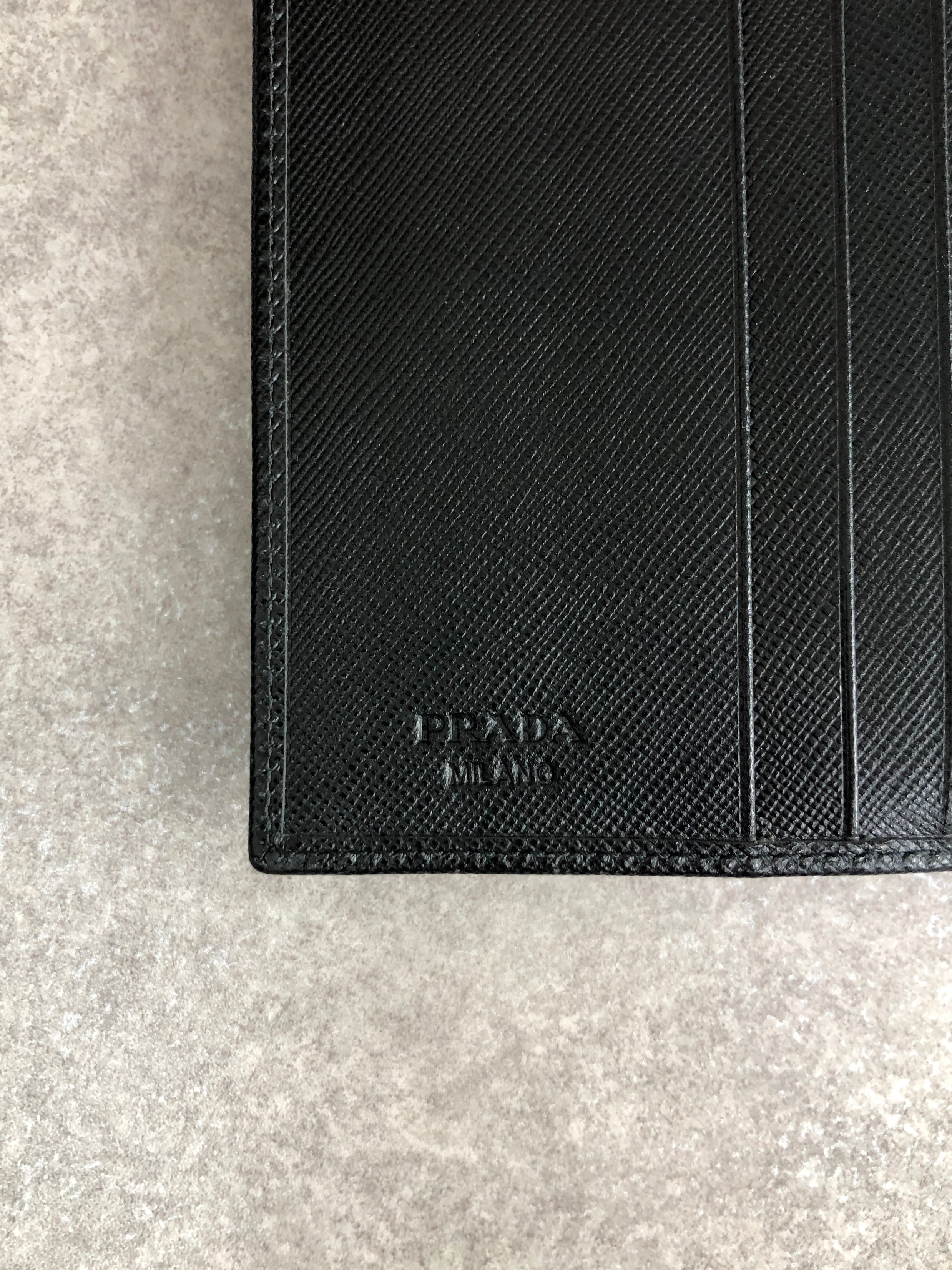 PRADA プラダ 財布 ブラック トライアングルロゴ サフィアーノレザー