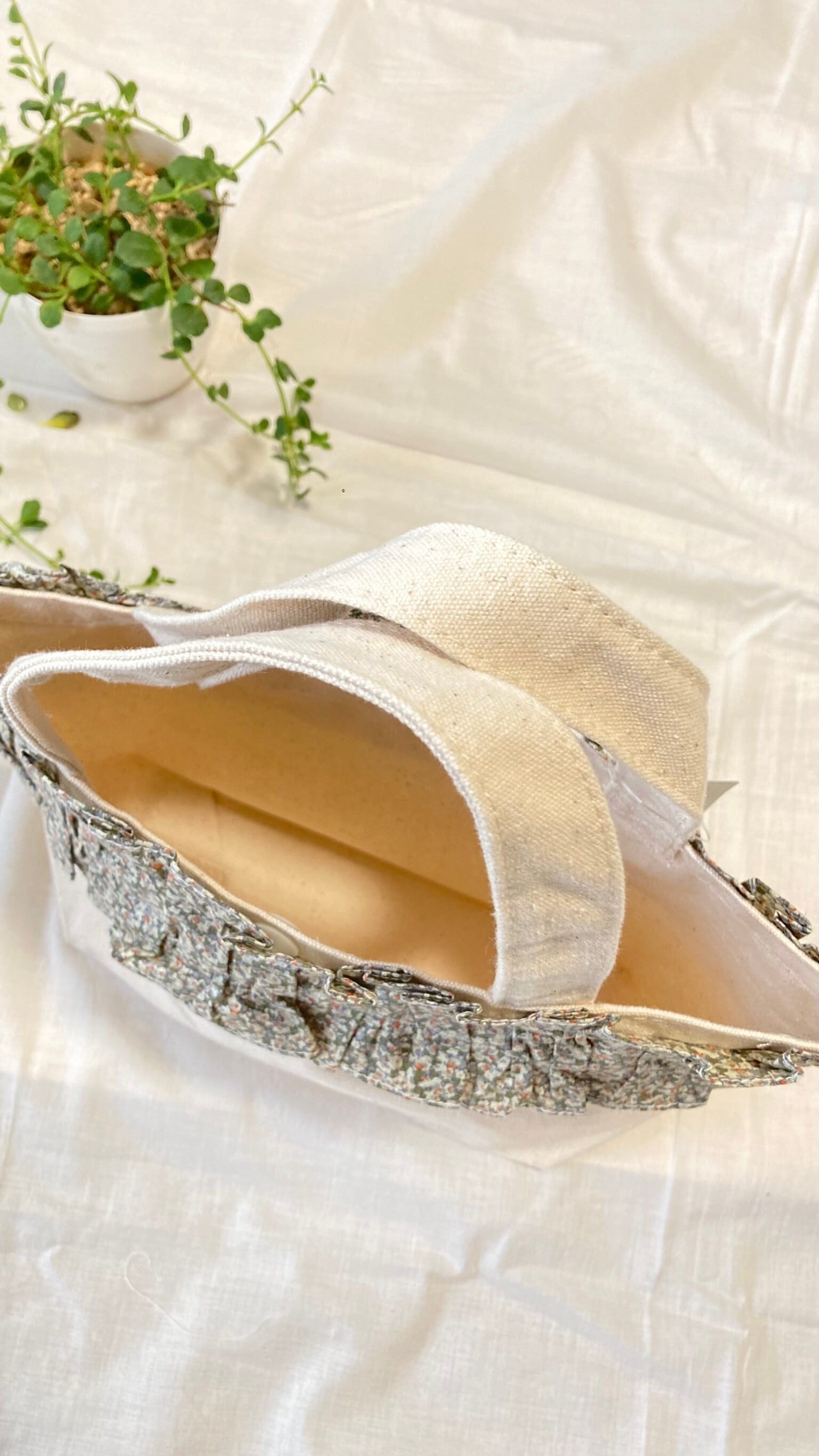 〚1点限定〛キャンバス生地&リバティフリル エコバッグ サブバッグ ランチバッグ