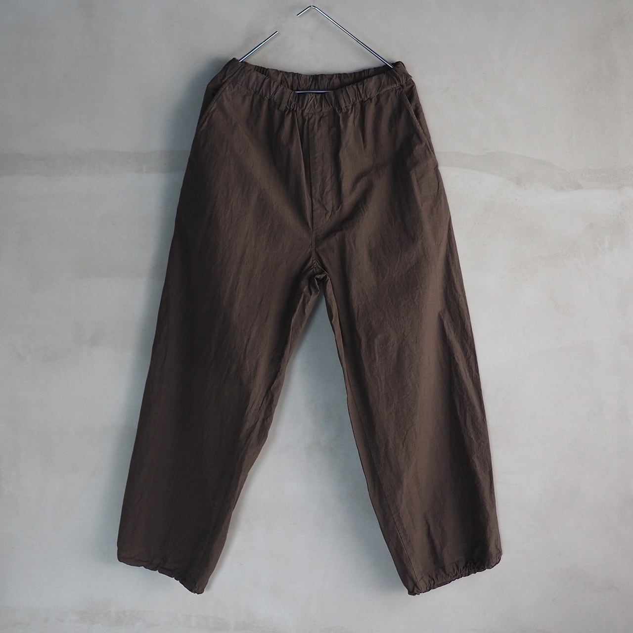 YOKO SAKAMOTO / MAX HIGH COUNT TYPEWRITER WIDE PANTS OLIVE YOKO SAKAMOTO / MAX HIGH COUNT TYPEWRITER WIDE PANTS OLIVE