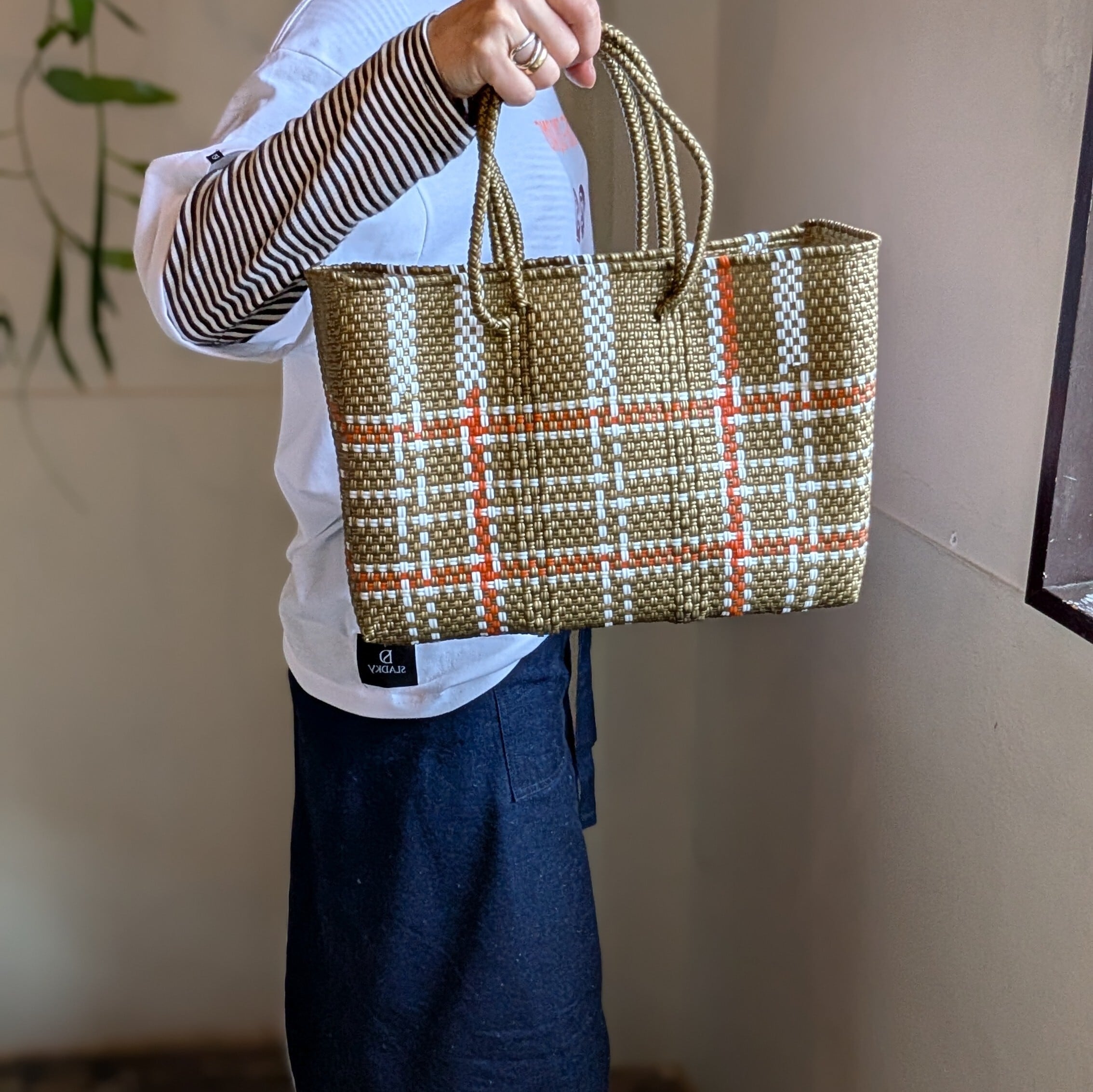 メキシコ 手編みのメルカドバッグSサイズ 無地 ゴールド　メタリック Mercado Bag ］手編みのメルカドバッグ Mサイズ横長 / Made in Mexico