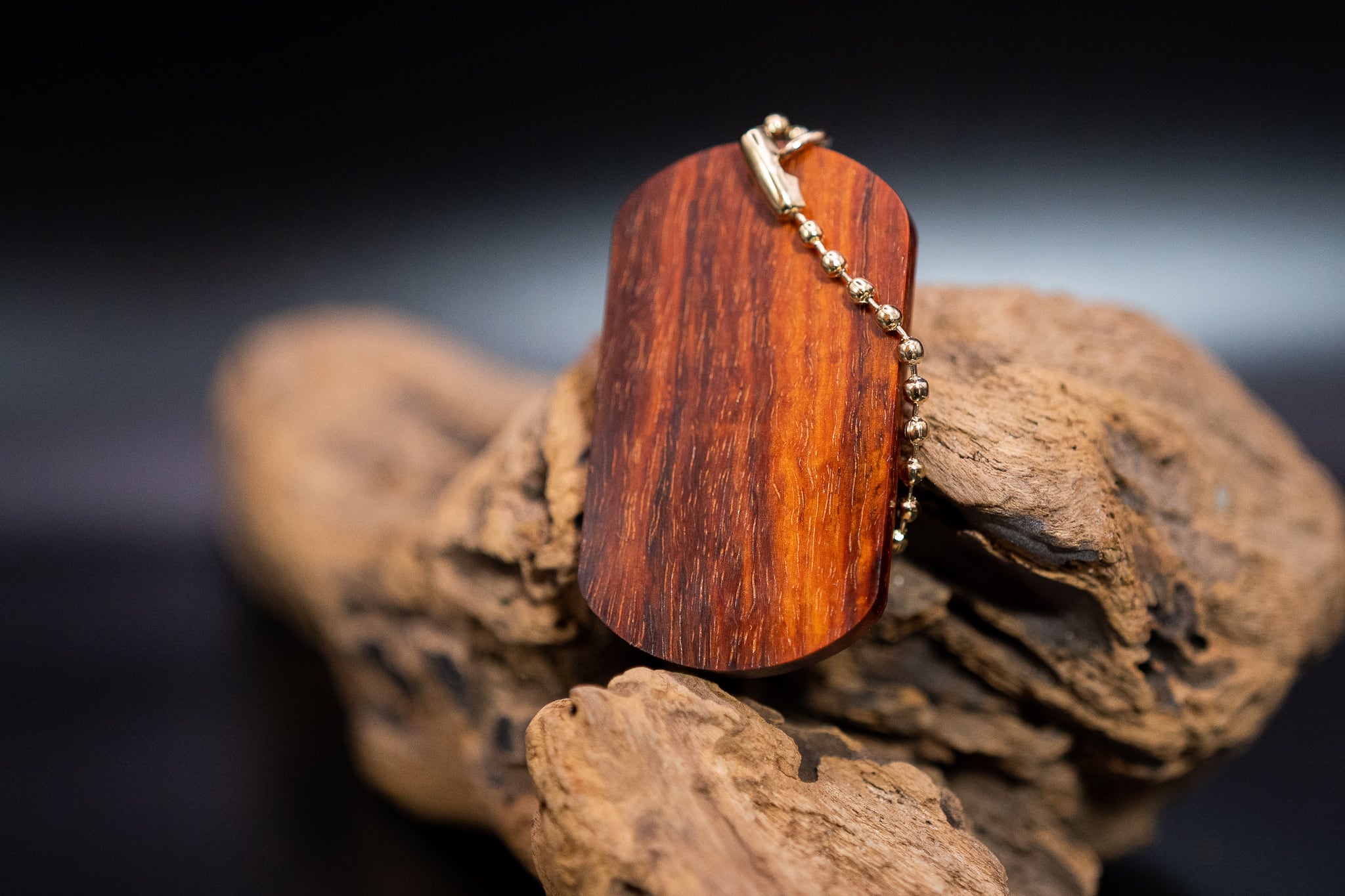 【 深紅の銘木 】老紅木 ドッグタグ