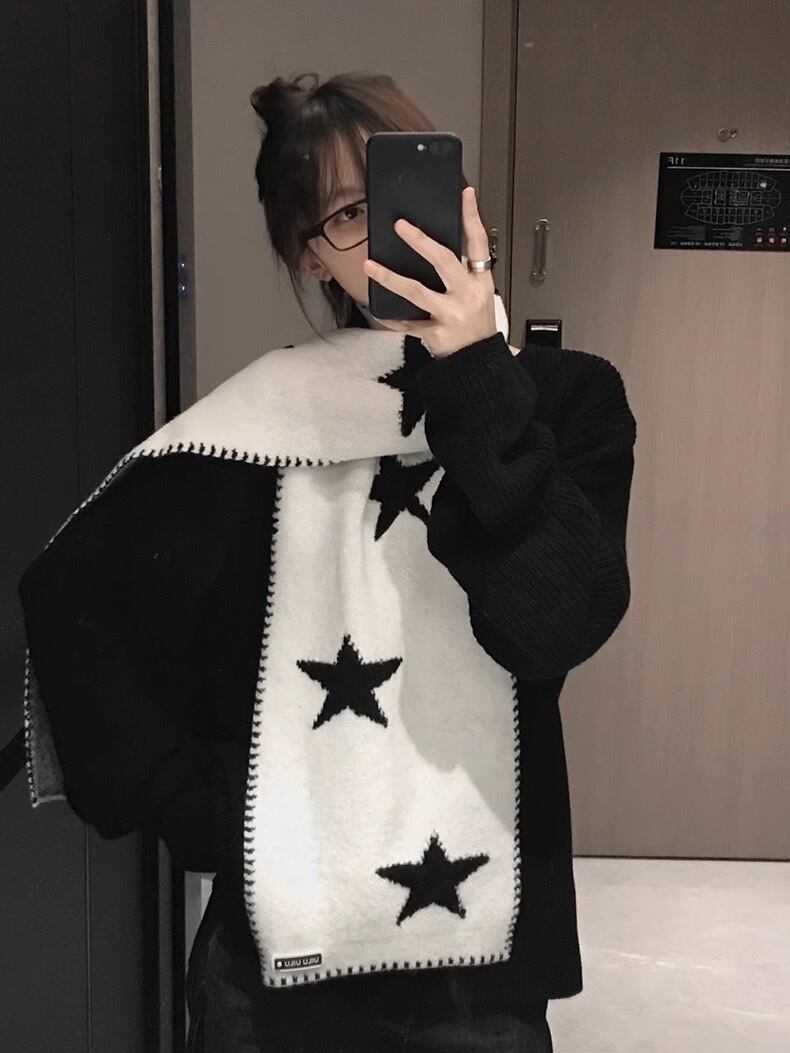 EASY AS PIE　STAR knit scarf　ニットマフラー　星柄 EASY AS PIE STAR knit scarf ニットマフラー 星柄 EASY AS PIE STAR