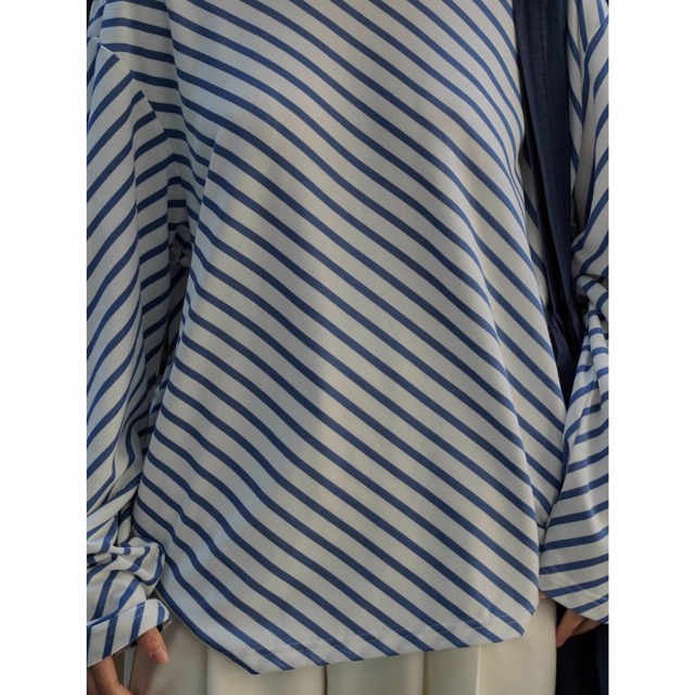 【斜めボーダー柄ロングスリーブクルーネックプルオーバー】P00242