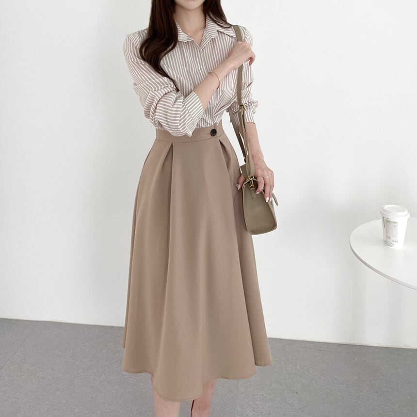 フェイクツーピース スカート ワンピース ロングスカート シャツワンピース ミモレ ミモレ丈 袖あり 長袖 襟付き ストレート Aライン 切り替えデザイン ハイウエスト 大人 上品 おしゃれ お洒落 大人女子 主役級 存在感 柄 ストライプ 春 10代 20代 レディース 女性用 オフィス OL イベント ホテル レストラン ファッション コーデ スタイル フリーサイズ 青 ブルー アプリコット