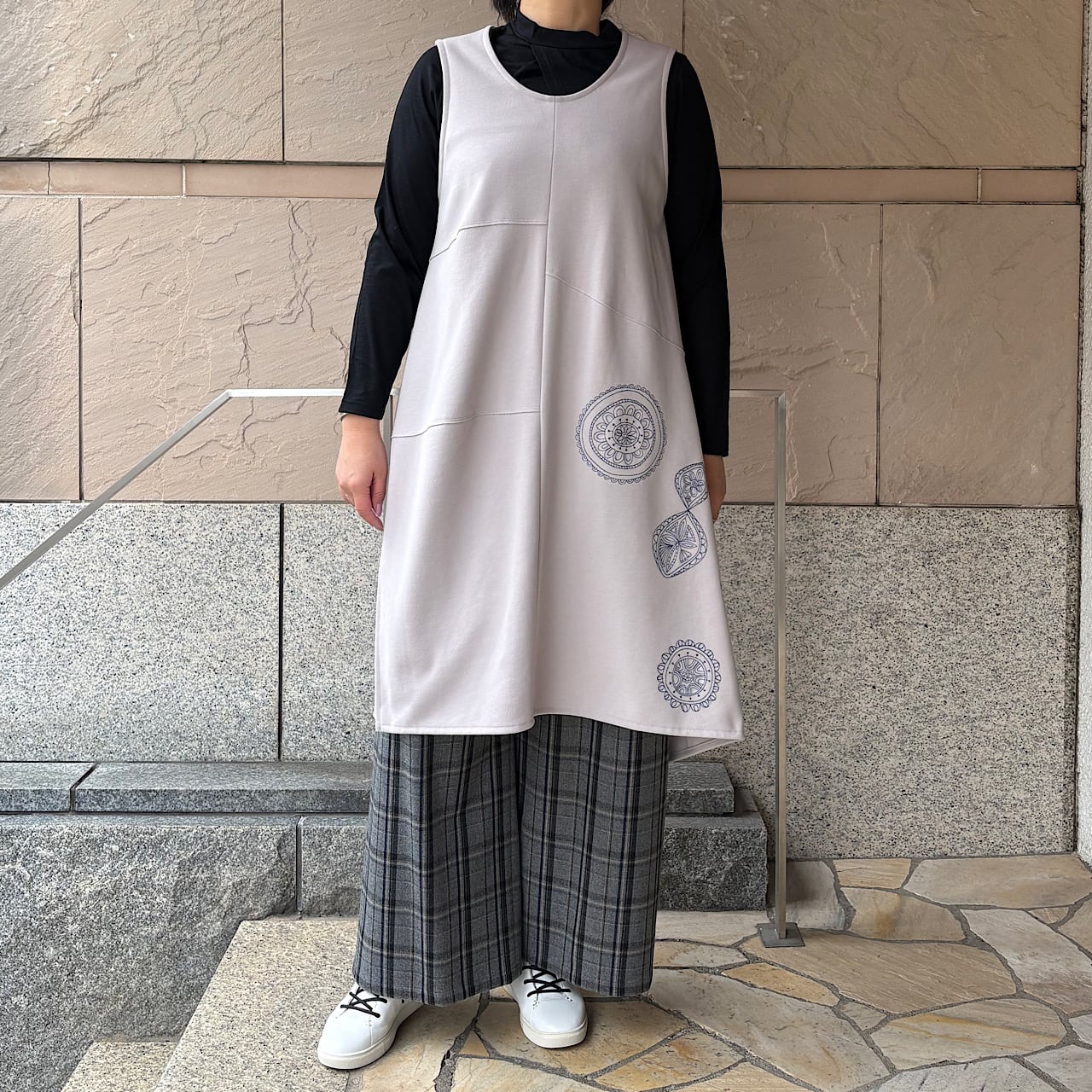 【新作】スエード調コンプレス サークルレース刺繍 レイヤードワンピース【254-7257】