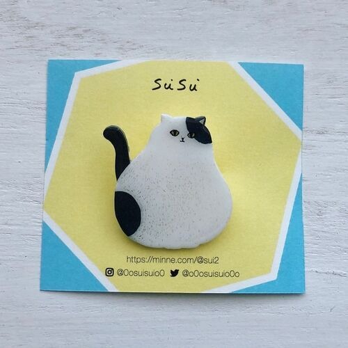 ブローチ｜お座りにゃんこのブローチ suisui 【日本製】