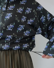 【RITSUKO KARITA - Louise flare pullover ：Night garden｜ダンボールニット／ドローコードシルエット】