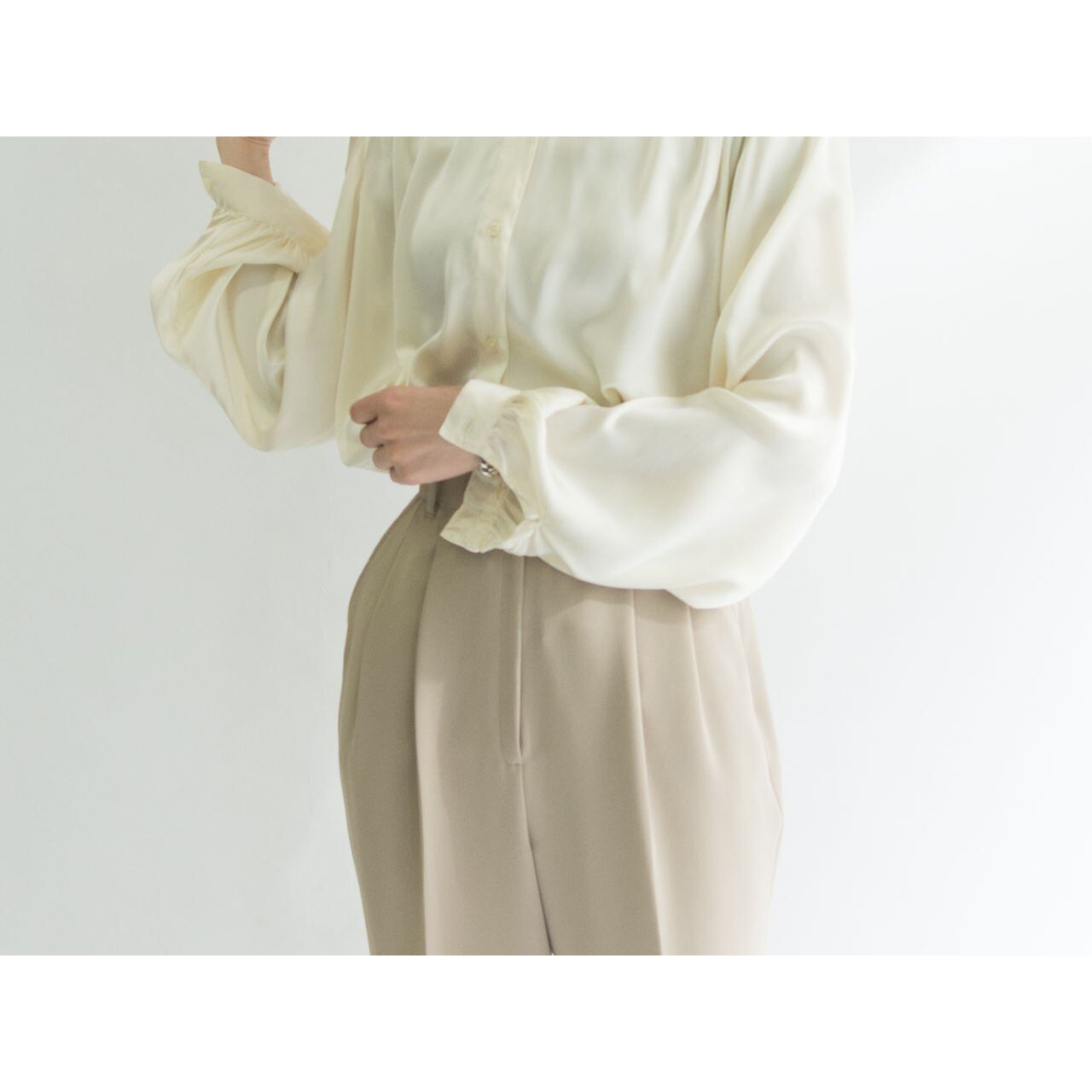 【Made in France】Relax-fit gathered blouse(フランス製 ギャザーワイドブラウス)4d