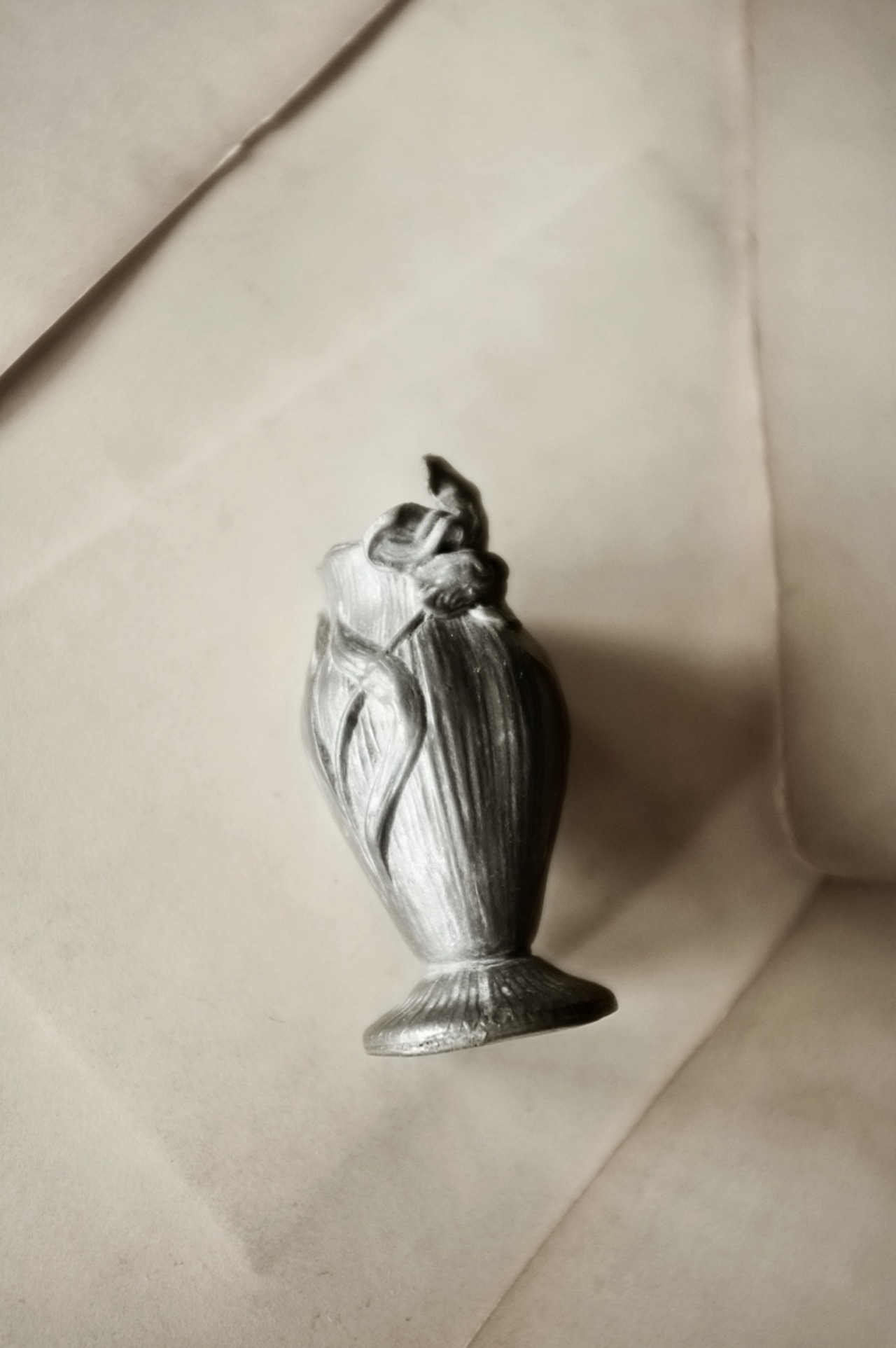 1900s フランス エタン 灰色の蘭と灰色花瓶 アンティーク