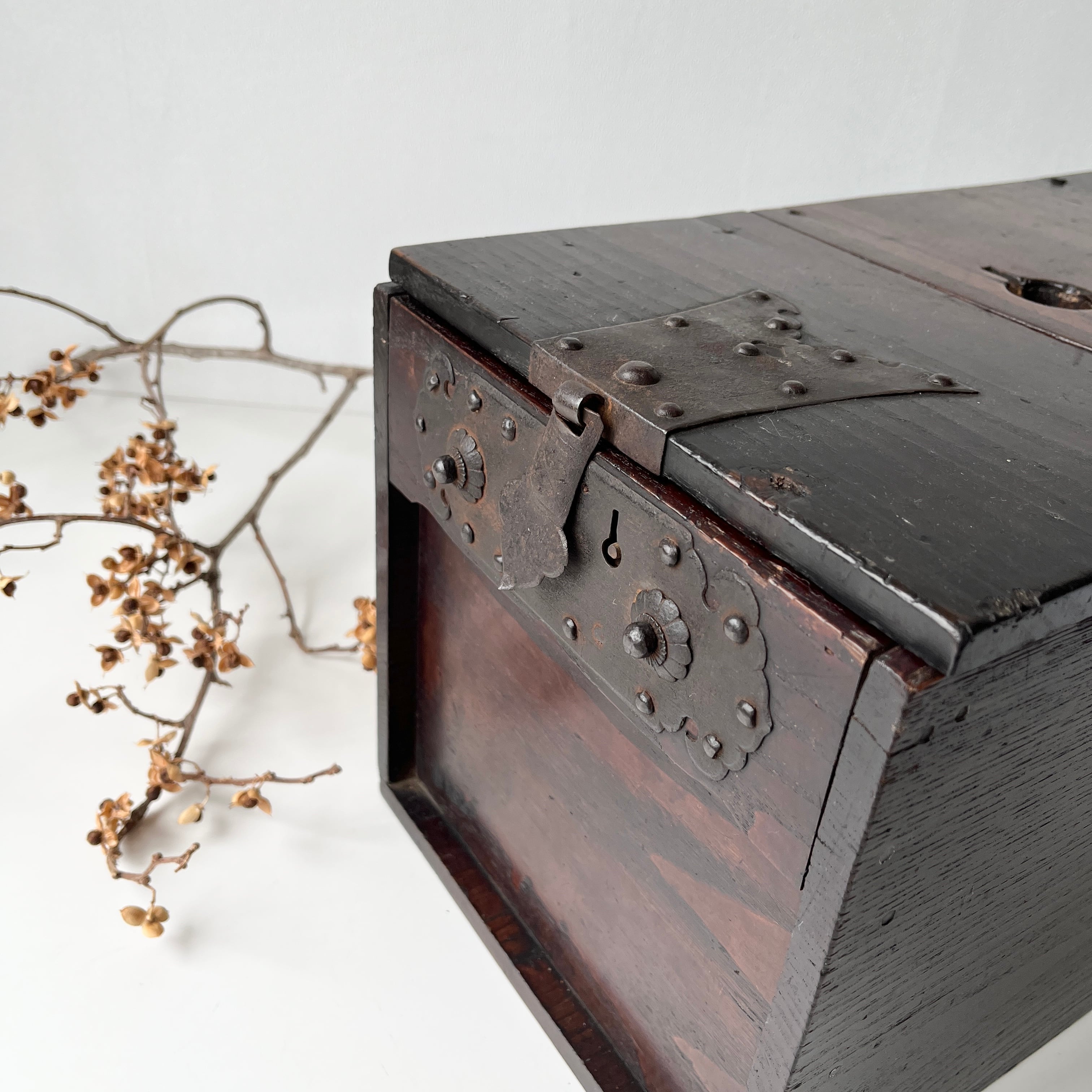 銭箱、古い箱 古い銭箱