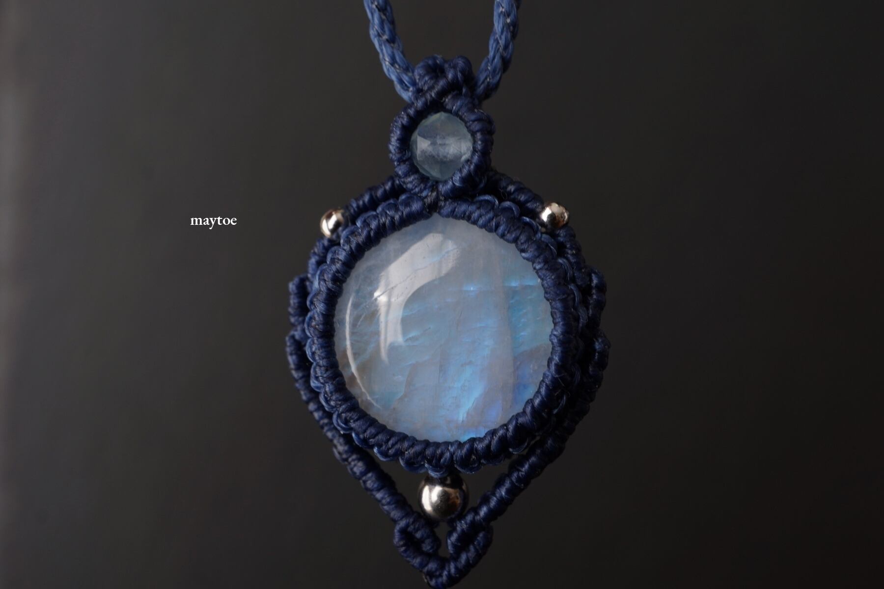 幻想的な輝き♦レインボームーンストーン(ホワイトラブラドライト)のマクラメネックレス【一点物】