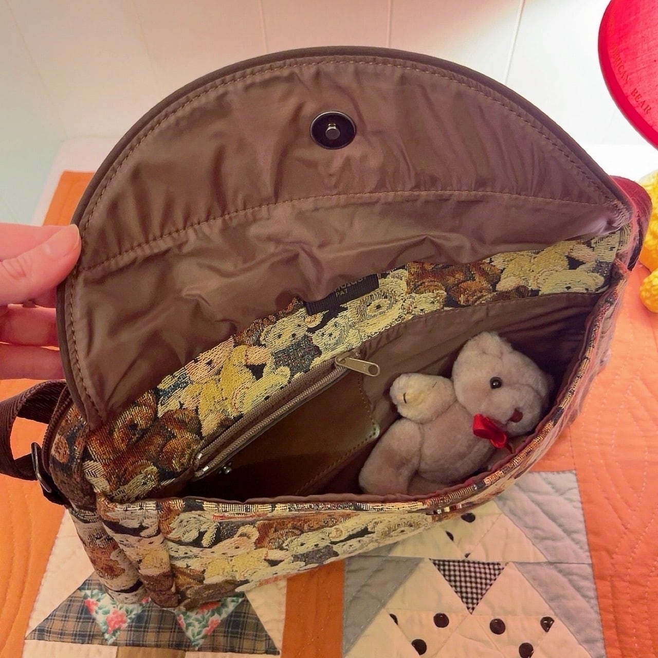 many bear gobelin shoulder bag