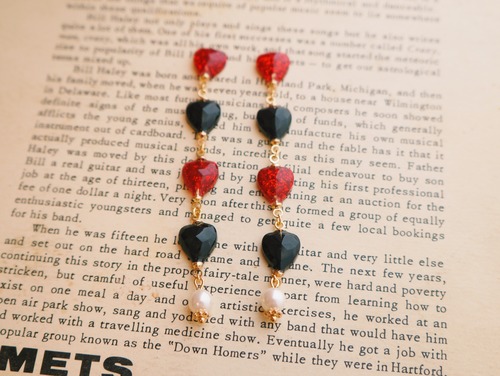 Tiny Hearts Earrings - RedBlack