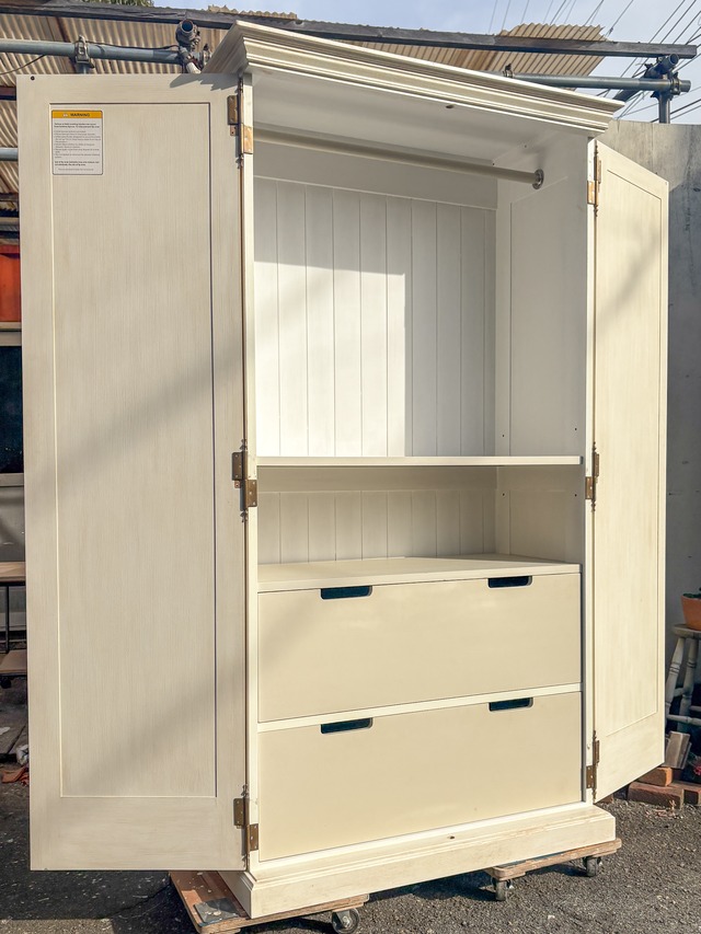 フランスアンティーク調ワードローブ　ハンガーポール付きクローゼット　（アパレルショップ向け店舗什器）W1150✕H2150