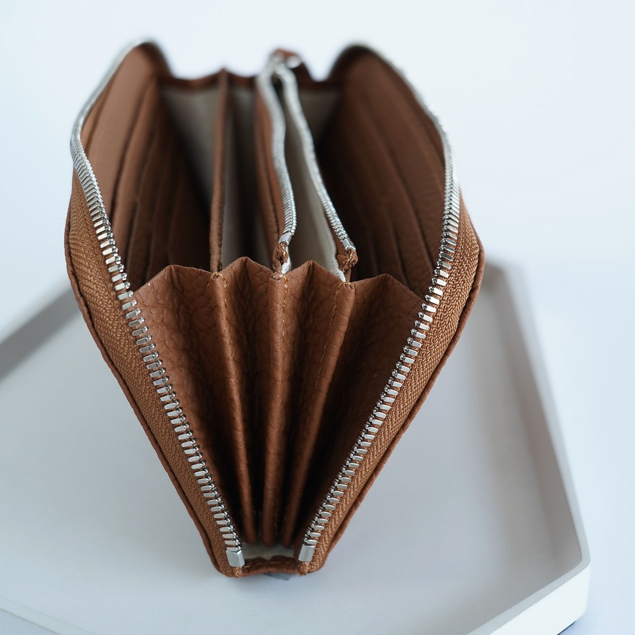 【本革】ラウンドファスナー長財布｜de’syu｜ドイツシュリンク × 大容量デザイン　ブラウン・画像9