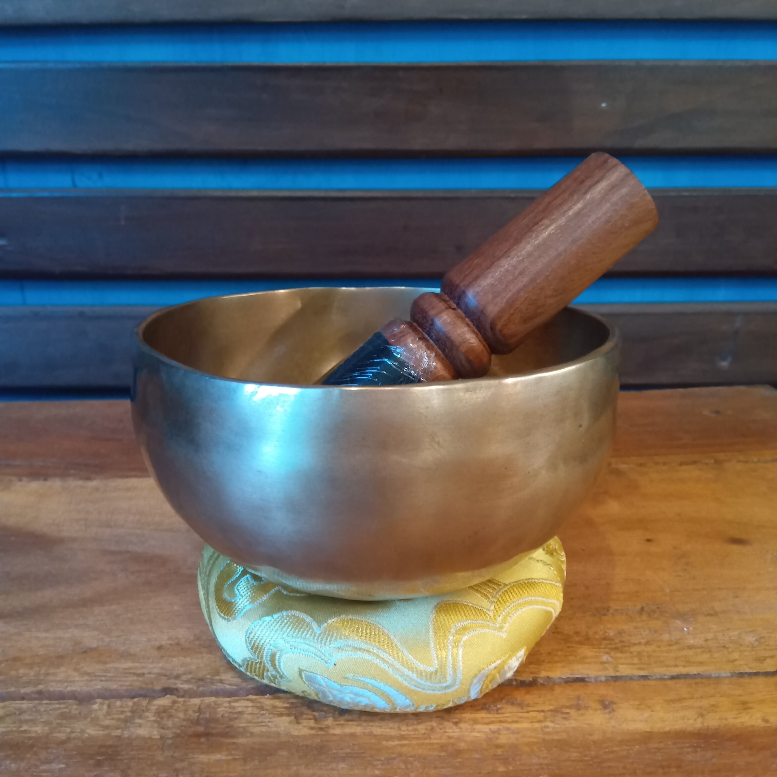 ネパール製 ハンドメイド シンギングボウル 直径12cm（スティック