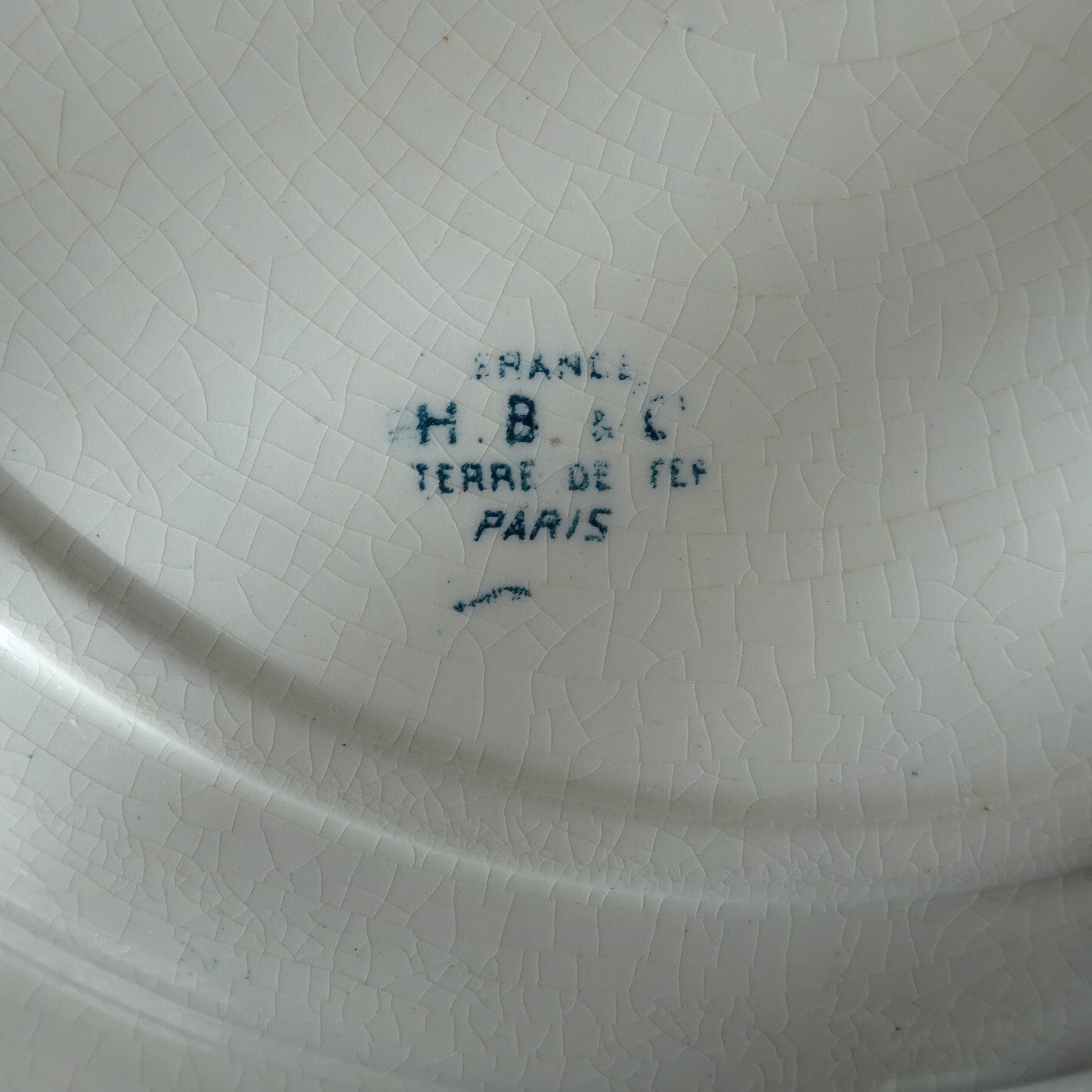 HB et CIE TERRE DE FER modèle《PARIS》Grand plat de service rond