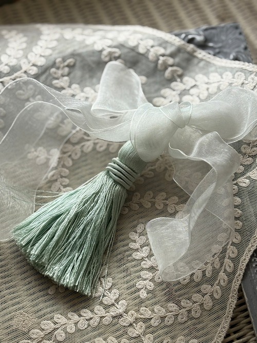 フランスVintage タッセル インテリアタッセル オーガンジー 10cm アイスブルー カルトナージュ インテリア ラッピング オーナメント