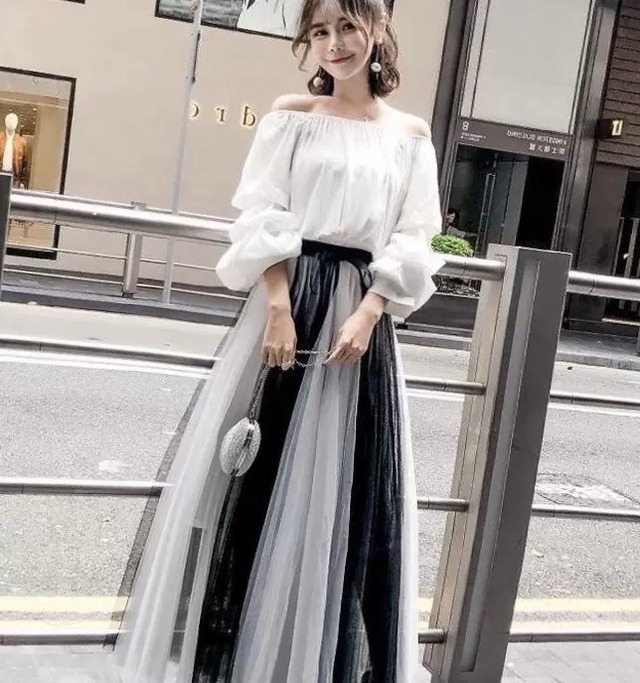 チュールスカート ロングスカート 送料無料 シック マキシ丈 レース フレアスカート バイカラー レディース レトロ 大人可愛い かわいい きれいめ 大人女子 エレガント 春 秋  ガーリー フェミニン 10代 20代 大人 学生 韓国系 お出かけ 外出 きれいめカジュアル 着回し ファッション デート コーディネート 重ね着 休日 特別な日 お祝い 記念日 メンズウケ カジュアル  普段着 春コーデ 秋コーデ  韓国 おしゃれ シンプル スタイル ゆったり 細見せ 韓国ファッション 30代 ママコーデ