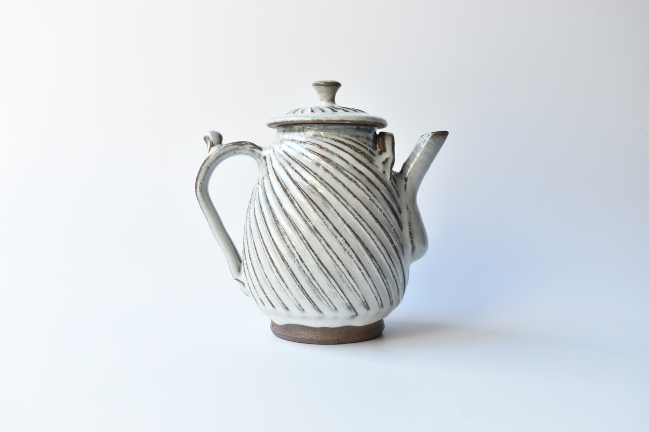 小代瑞穂窯 / 福田るい : 斜めしのぎ ポット (大) 白