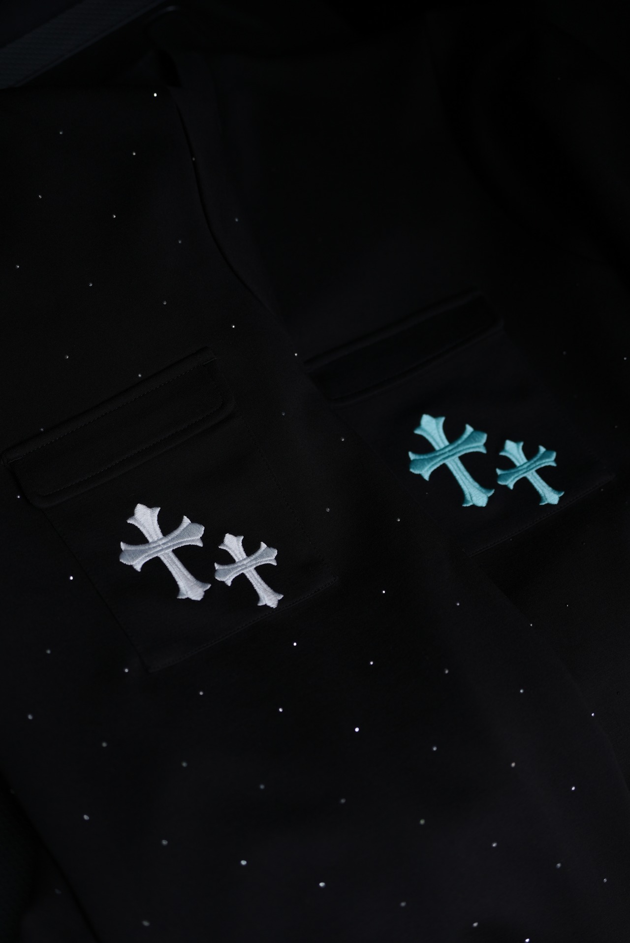 RHINE STONE CROSS SHIRT WHITE【OW25BD008】