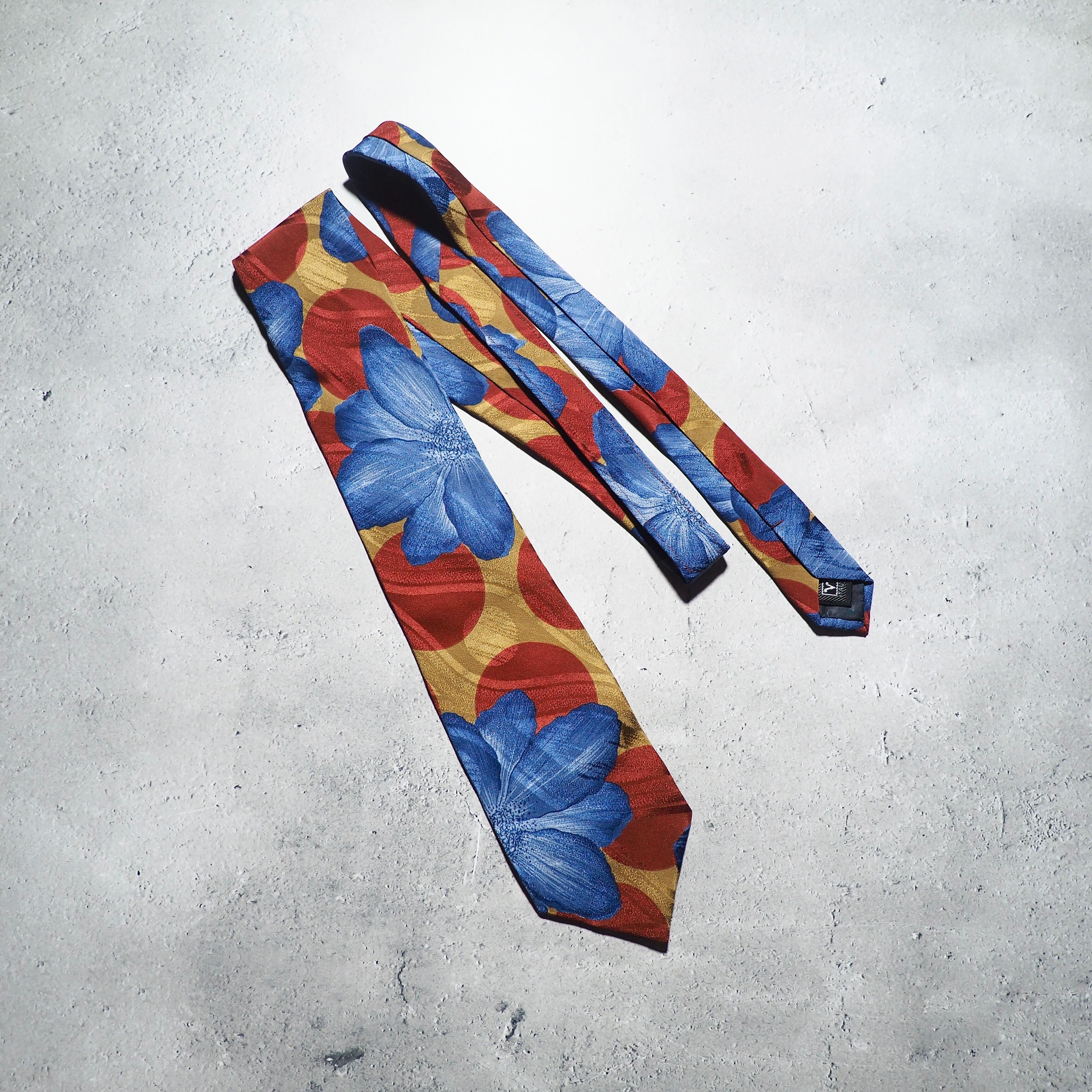 Beautiful cold flower × Dot pattern vintage silk Tie
