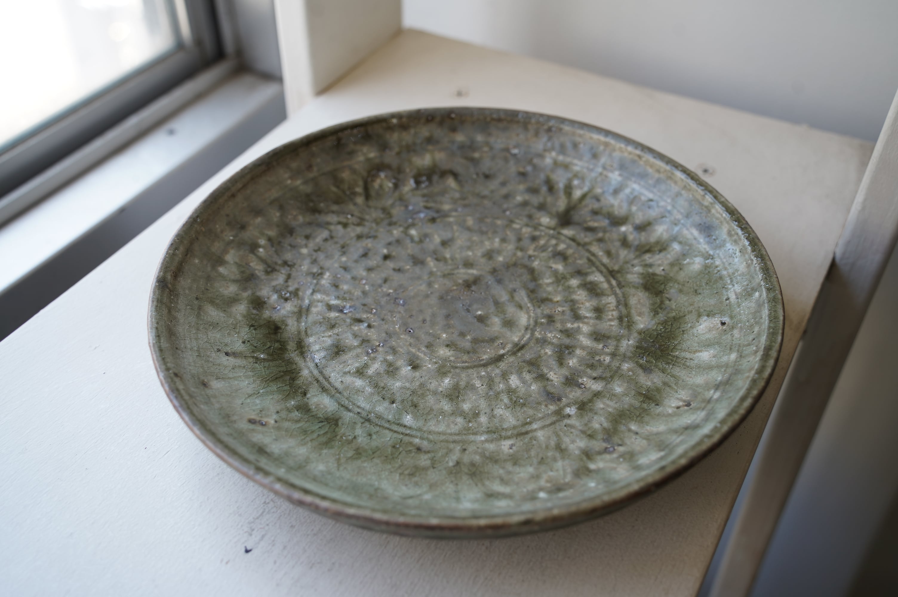 48 灰釉7寸釘彫浅鉢 中根楽 2