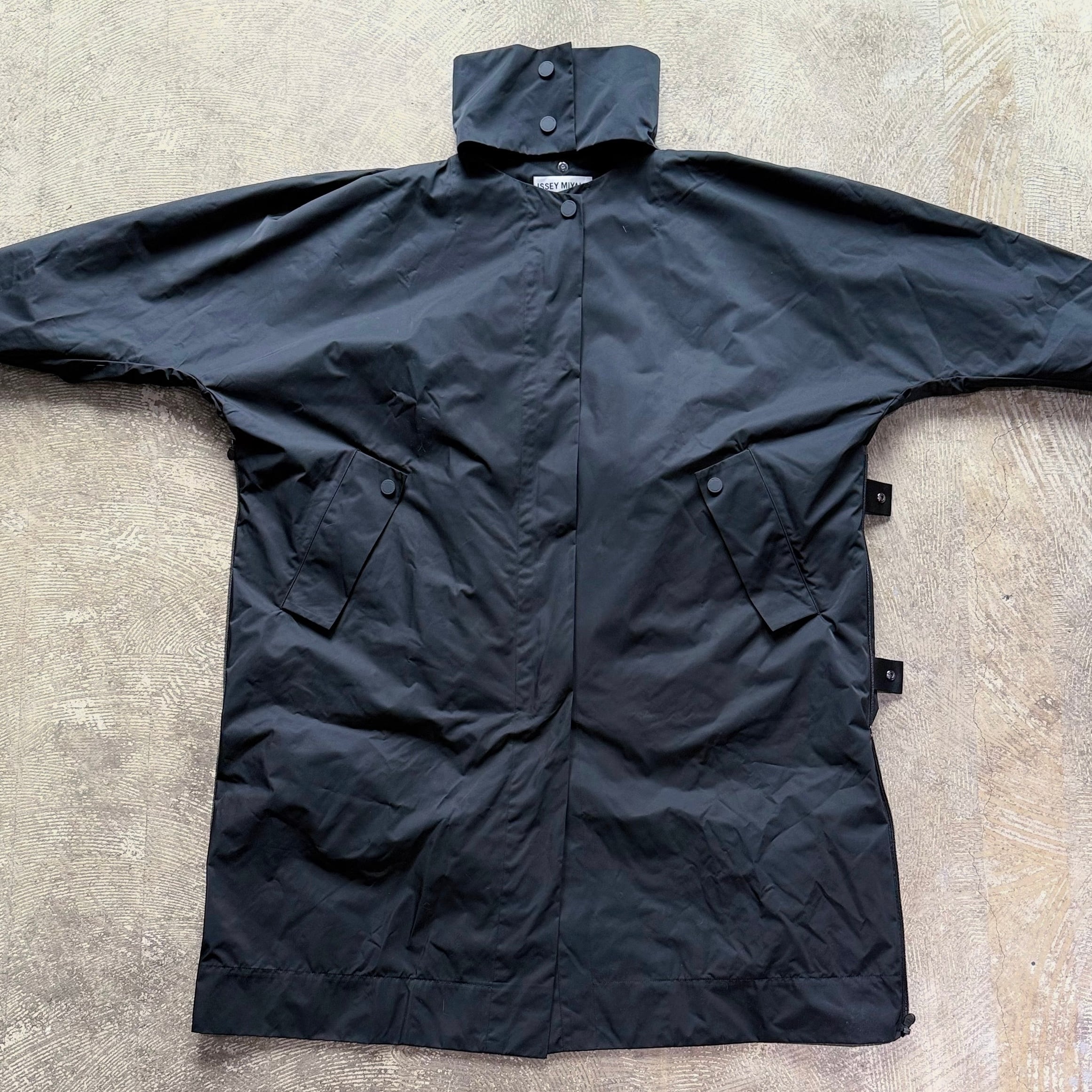 ISSEY MIYAKE Parachute Wind Coat | magari
