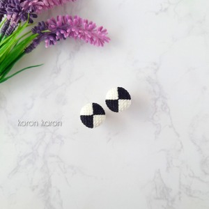 ブロックチェック ホワイト×ブラック〚ピアスorノンホールピアス〛