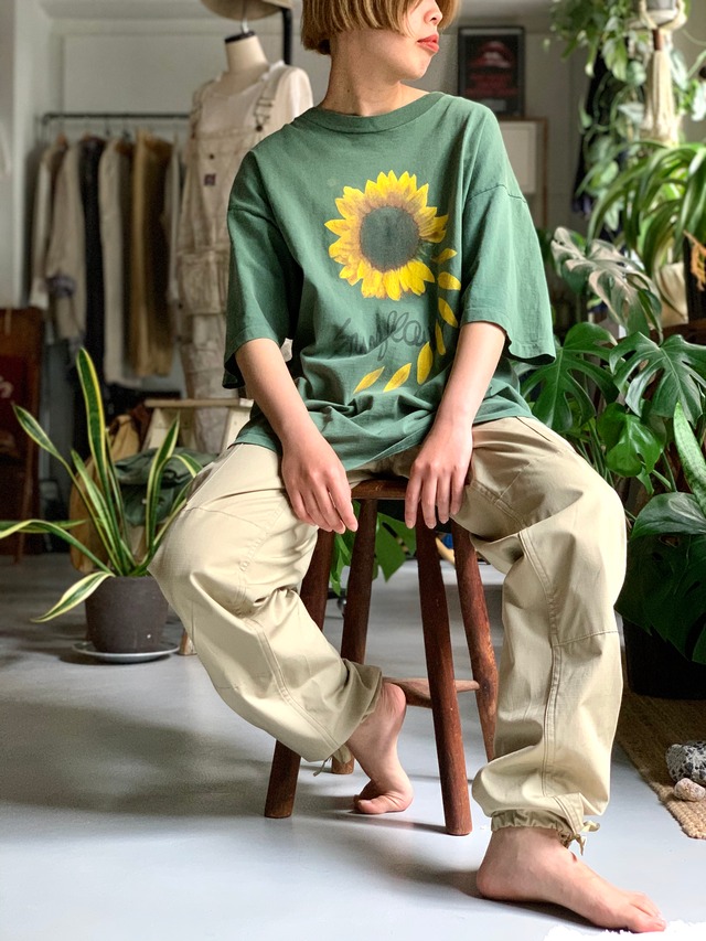 90’s−old “s/s sunflower t-shirts” “Green” made in CANADA