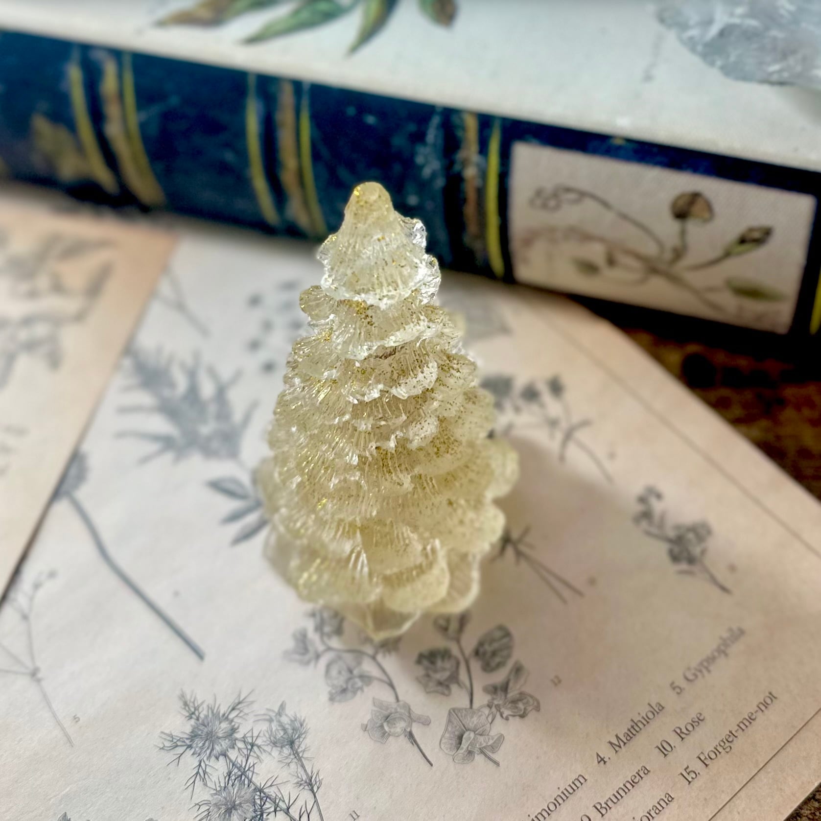 ミニクリスマスツリー》水晶【もみの木】ゴールドラメ 一点物