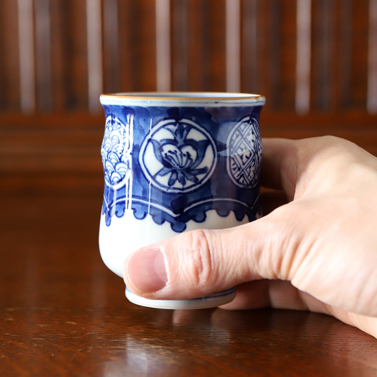 井手國博 ｜ 縦長湯呑 丸地紋 ｜与志郎窯・有田焼 | にっこう生活館