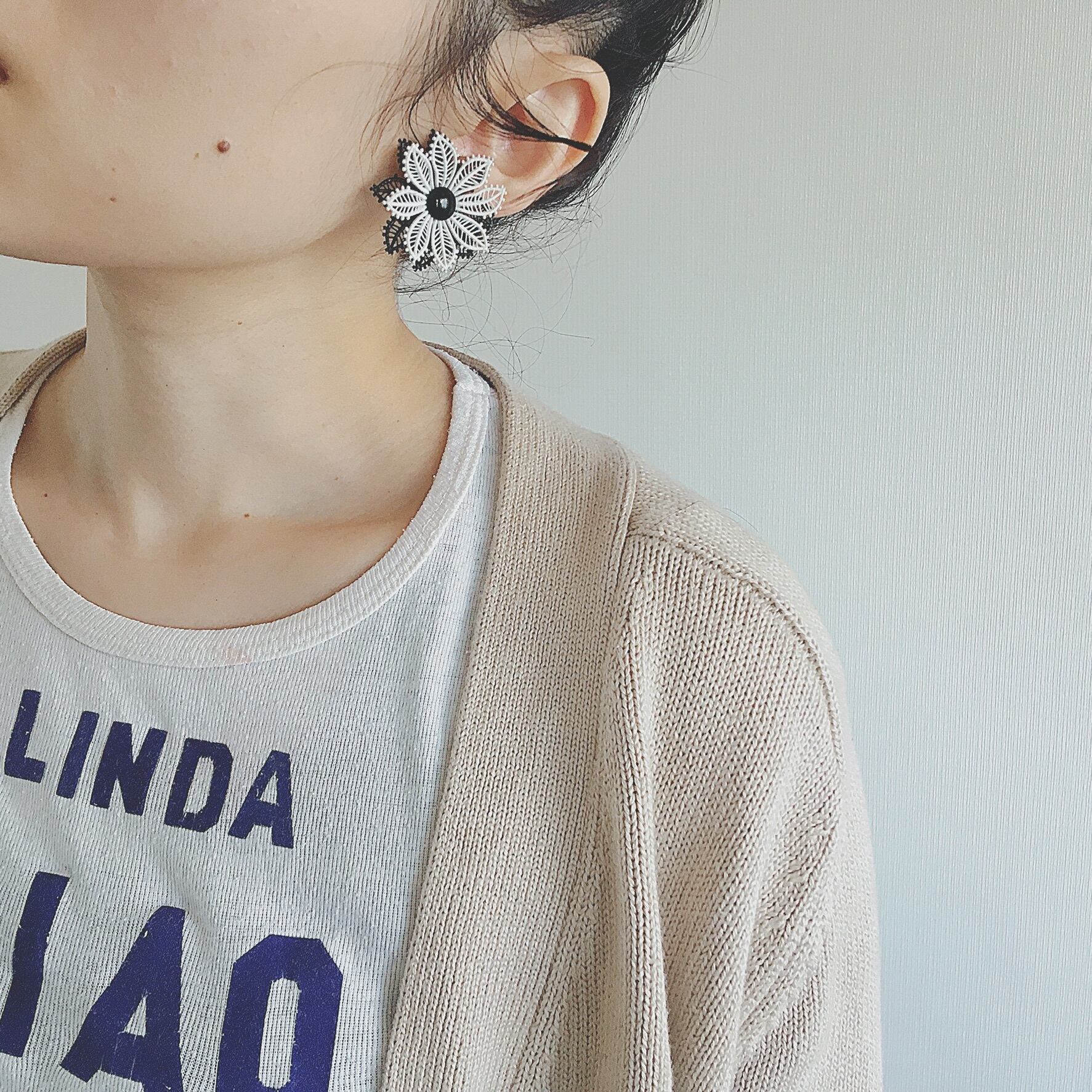 Vintage 50s West Germany black white soft plastic flower earrings ヴィンテージ 50年代 西ドイツ製 ブラック ホワイト 黒 白 ソフト プラスチック フラワー 花 イヤリング b394 | OBAKEPEACH Vintage 50s West Germany black white soft plastic flower earrings ヴィンテージ 50年代 西ドイツ製 ブラック ホワイト 黒 白 ソフト プラスチック フラワー 花 イヤリング b394 | OBAKEPEACH