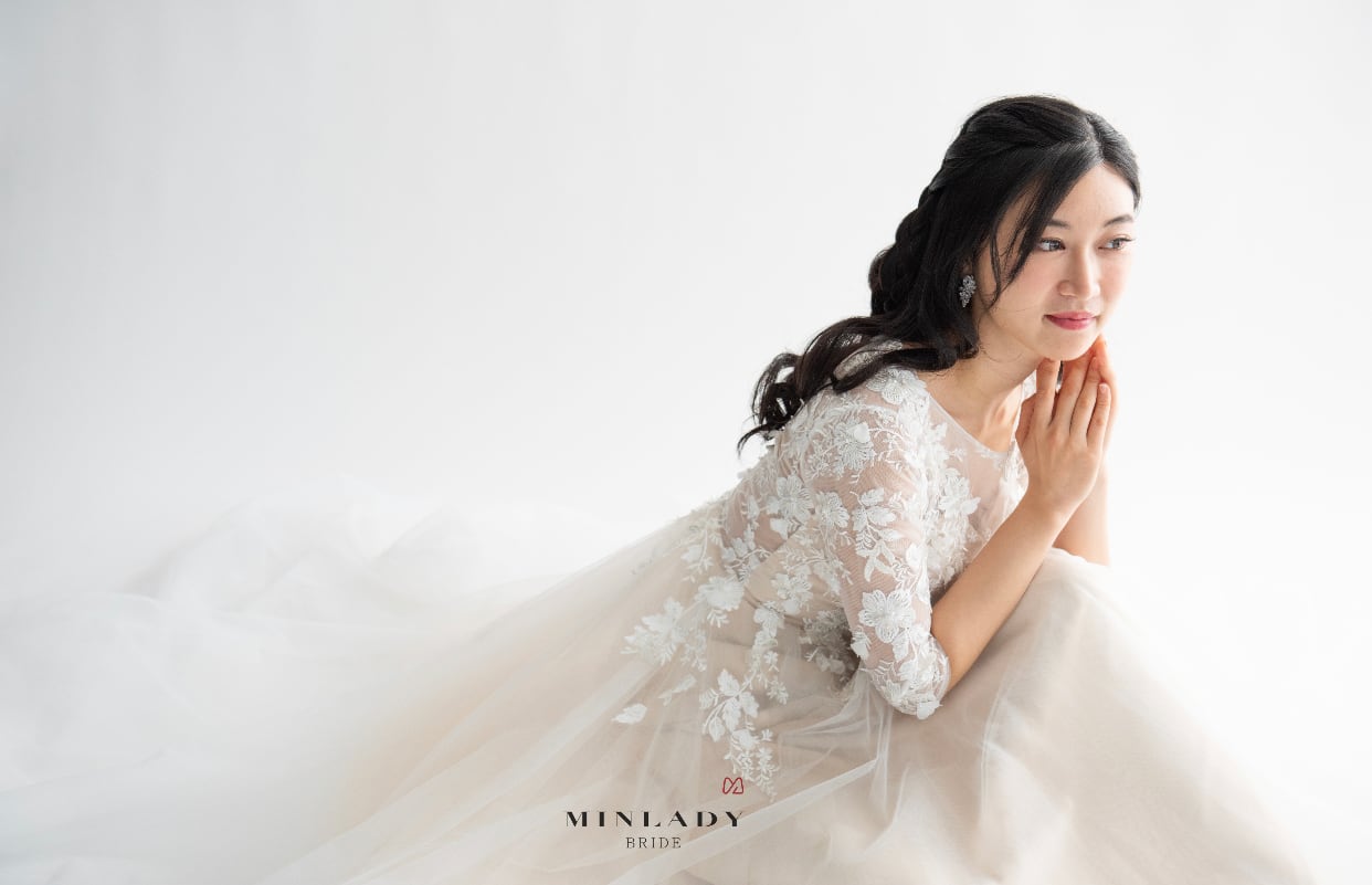 フラワーモチーフ 刺繍 Aライン ウェディングドレス | MINLADY BRIDE フラワーモチーフ 刺繍 Aライン ウェディングドレス | MINLADY BRIDE