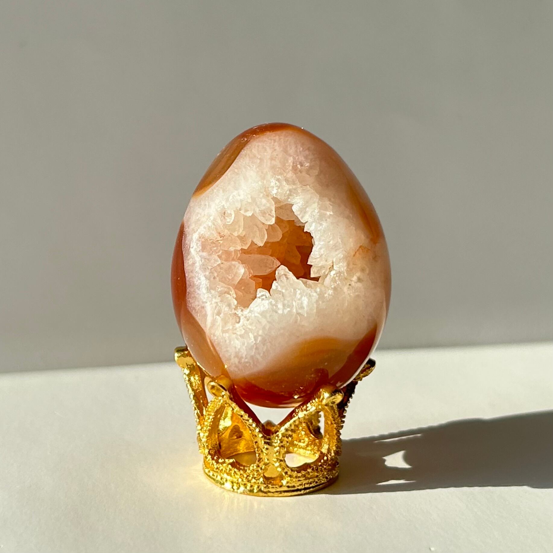 透明感抜群　虹　♡水晶 ゴールデンヒーラー共生　インディアン♡　彫刻 水晶 クリアクォーツ+ゴールデンヒーラー共生 スフィア アイリス 虹