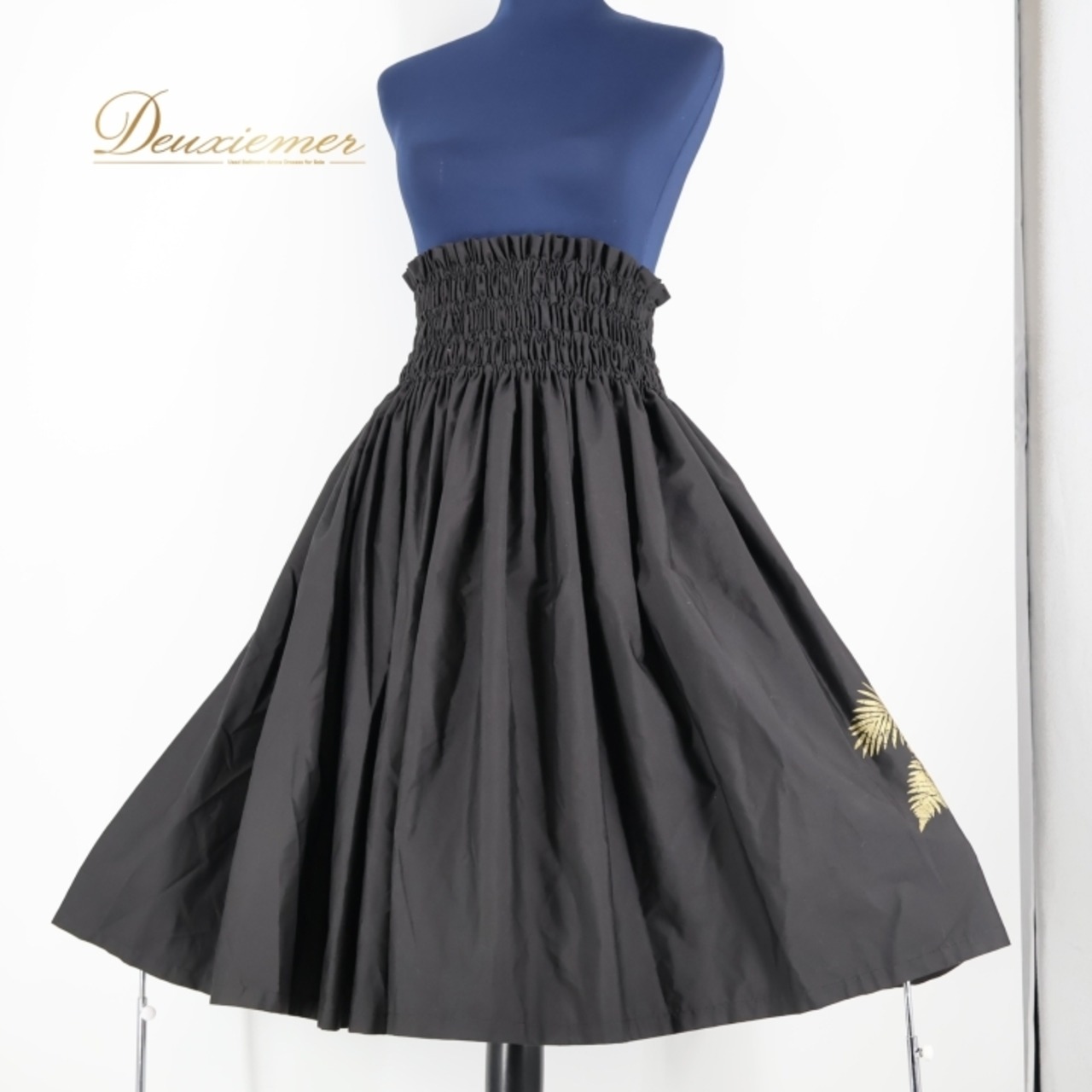 フラダンス 衣装 パウスカート ブラック系 maka hou 日本製 ハイビスカス柄 ハワイアンプリント オールブラック レッスン 練習 アロハ かっこいい 大人っぽい 上品 おしゃれ 高級感 ゴールド系 ラメ 黒 金 ハワイアン フラ ダンス レッスン着 フラダンスレッスン 大人 フラガール おしゃれ衣装 ハワイアンファッション ゴールドプリント