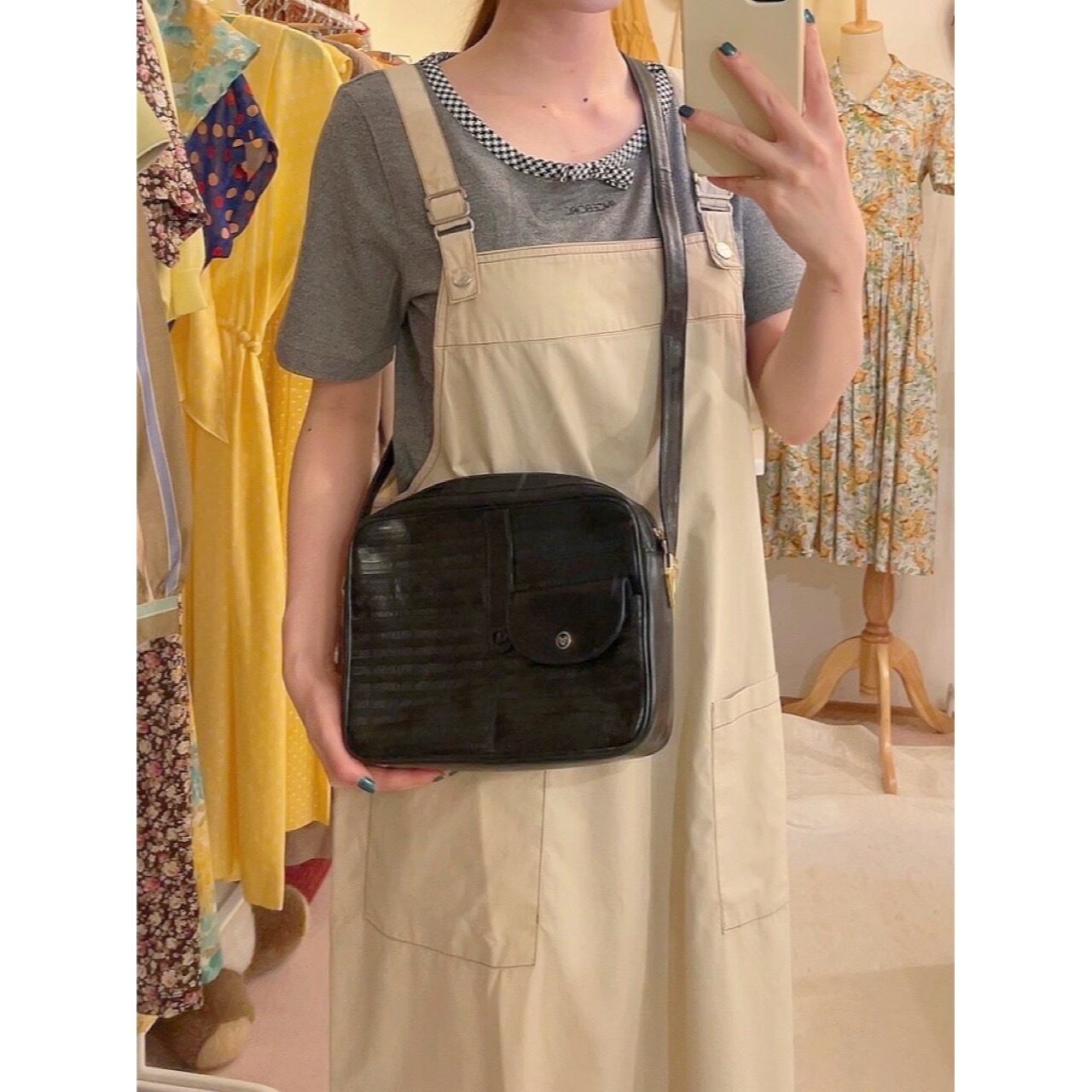 MARIO VALENTINO / square black shoulder bag