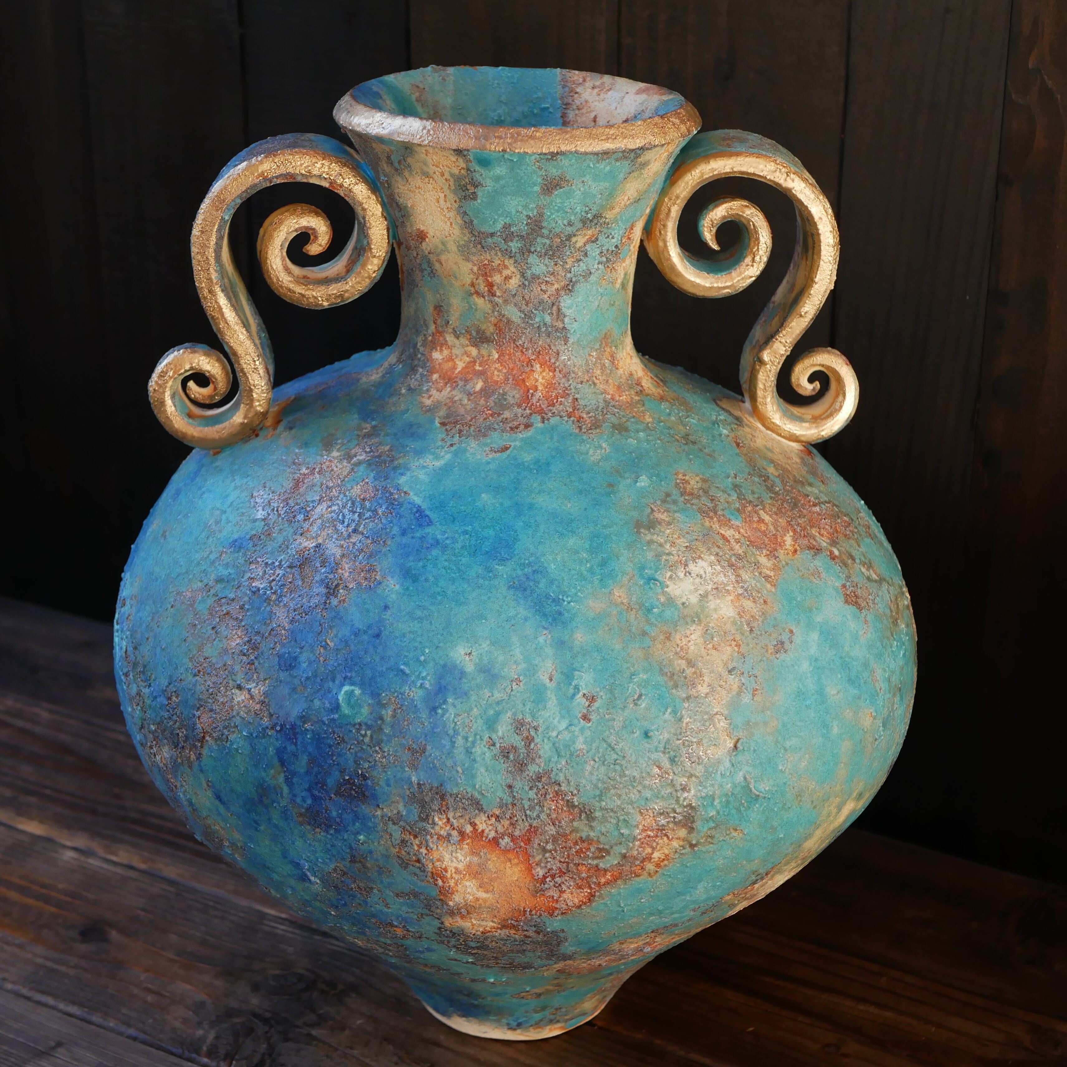 渦巻き耳の青色壺 no.2 | Haneco